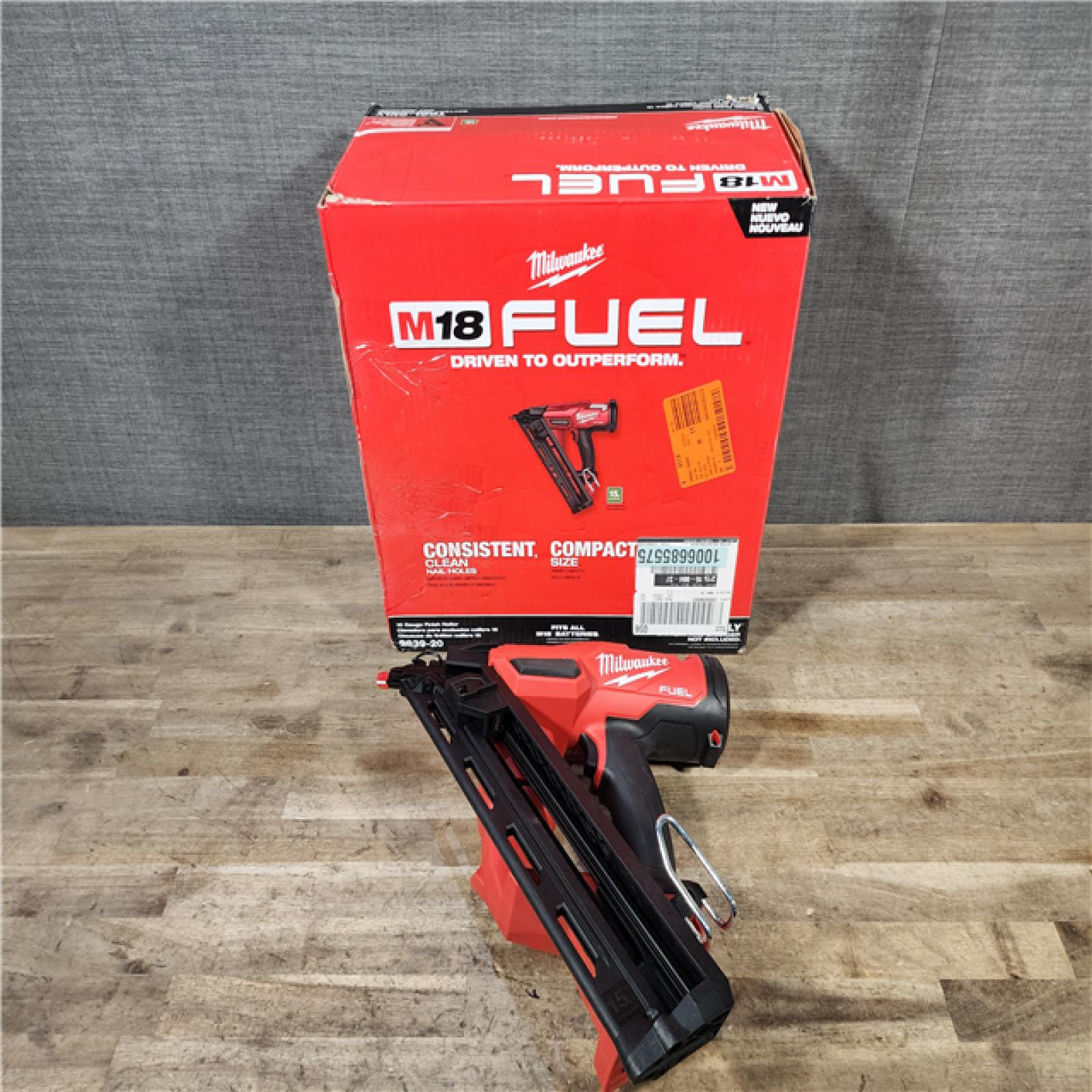 HOUSTON LOCATION - AS-IS Milwaukee 2839-20 M18 FUEL 15 Ga. 18 Volt Brushless Angled Finish Nailer (TOOL ONLY)
