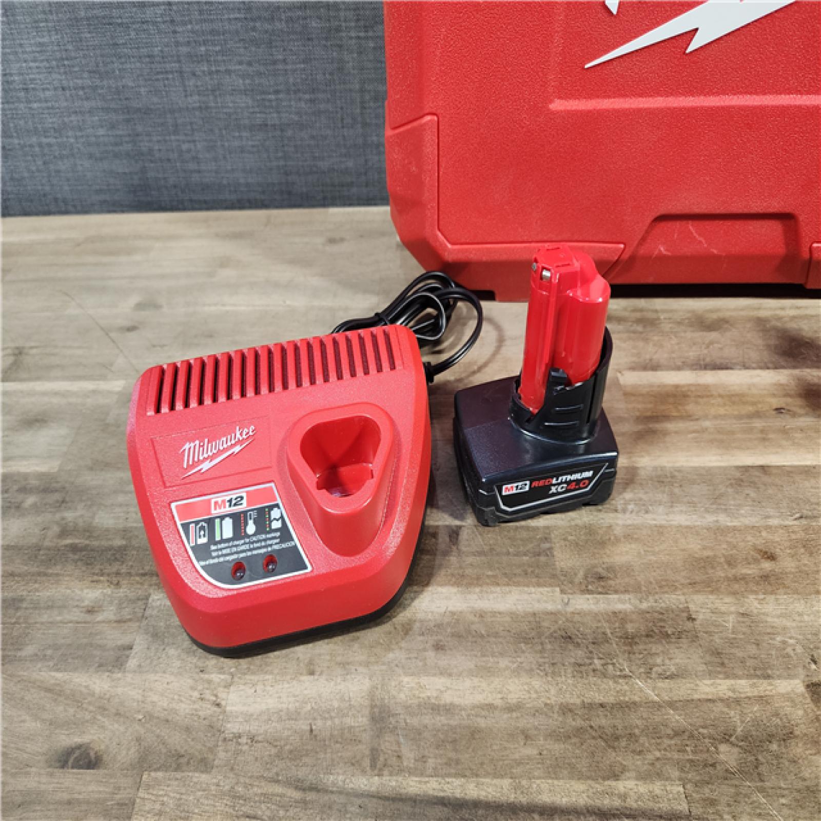 HOUSTON - LOCATION - AS-IS Milwaukee-3632-21 M12 Green Beam Laser 360° 3-Plane Kit