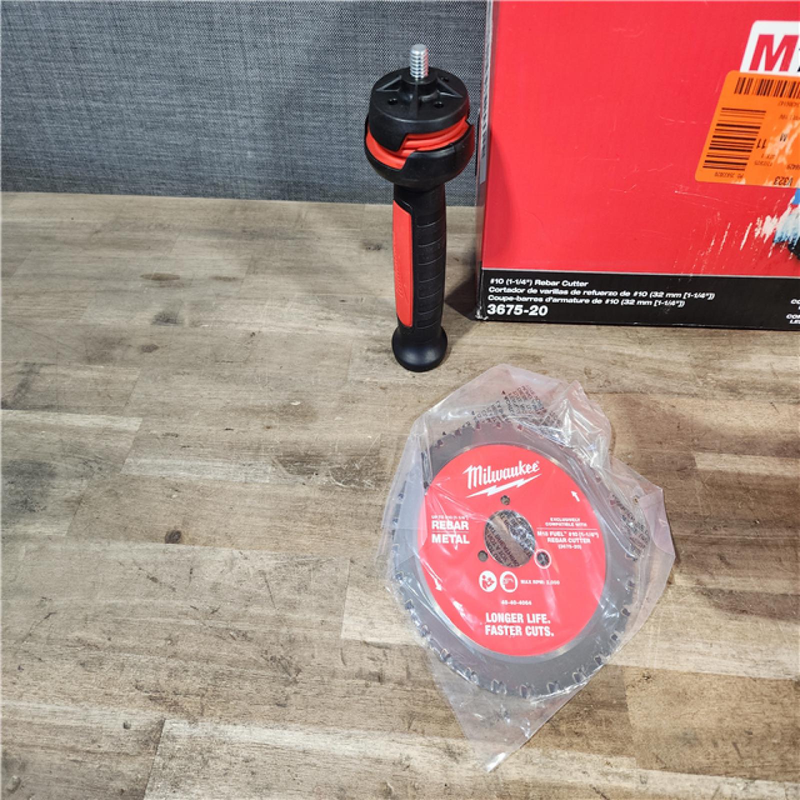 HOUSTON LOCATION - AS-IS (APPEARS LIKE NEW) Milwaukee M18 FUEL 18V Lithium-Ion Cordless Brushless #10 (1-1/4in. ) Rebar Cutter (TOOL ONLY)
