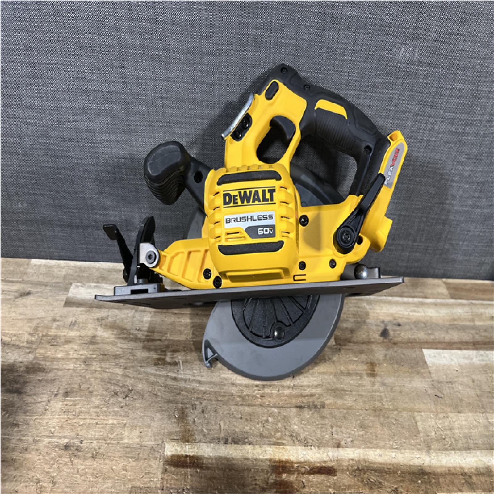 Houston Location AS-IS DEWALT FLEXVOLT 60V MAX Cordless Brushless 7-1/4 in. Circular Saw with Brake (Tool Only)