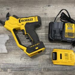AS-IS DEWALT 20V MAX Cordless Battery Powered Pruner Kit