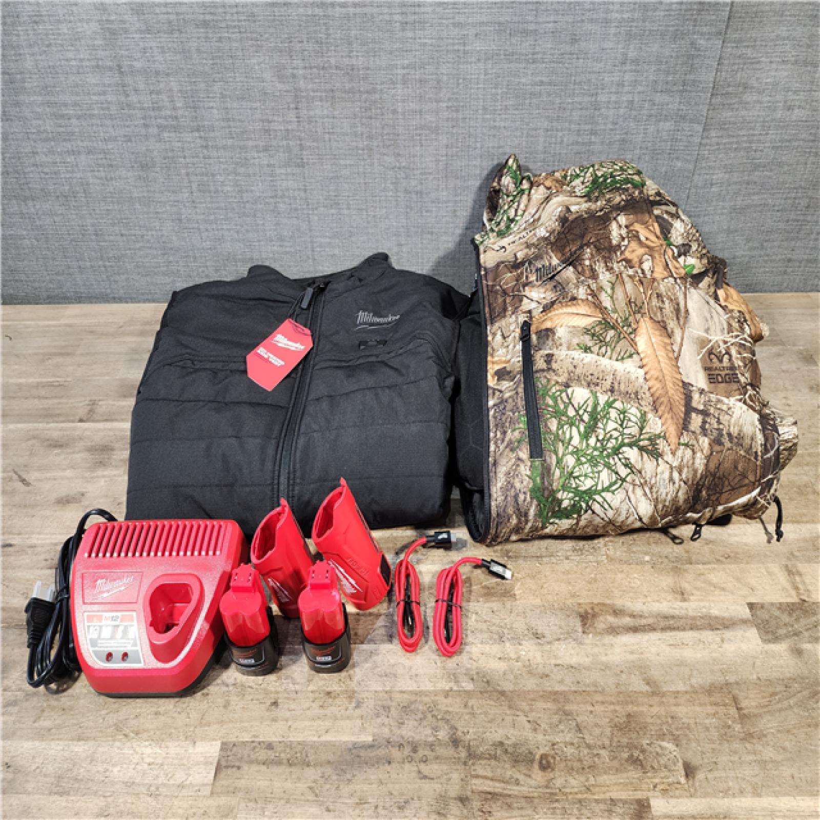 HOUSTON LOCATION - AS-IS MILWAUKEE 2 HEATED CLOTHING COMBO KIT