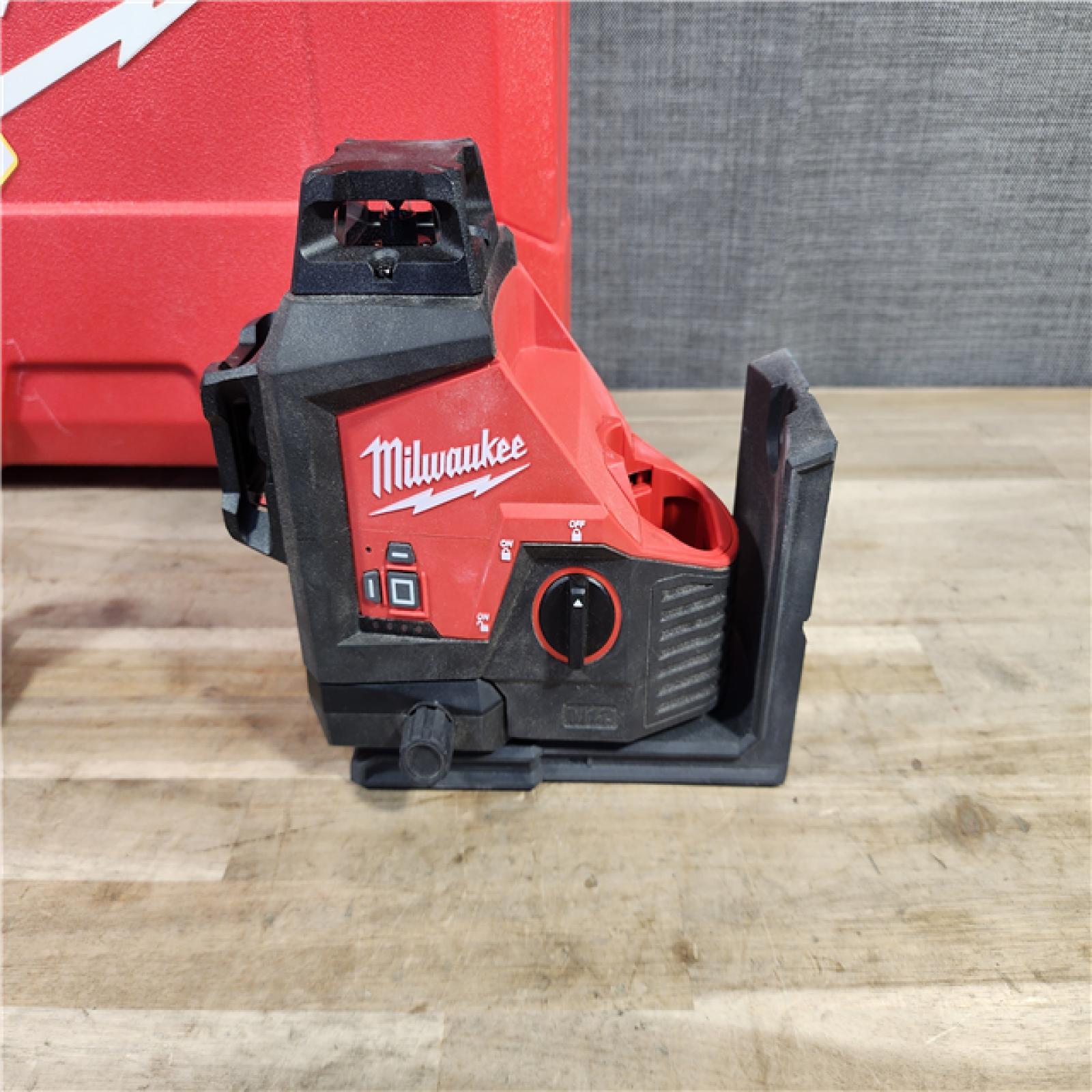 HOUSTON LOCATION - AS-IS Milwaukee-3632-21 M12 Green Beam Laser 360° 3-Plane Kit