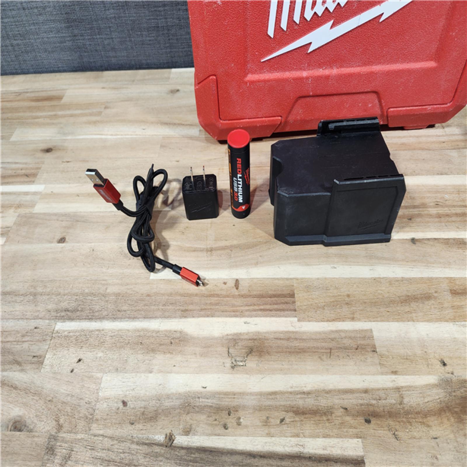 HOUSTON LOCATION - AS-IS Milwaukee Green 100 ft. Cross Line and Plumb Points Rechargeable Laser Level Kit