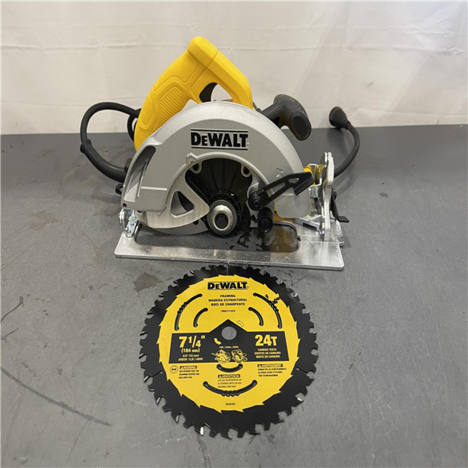 AS-IS - DeWalt 15 Amp Corded 7-1/4 in. Lightweight Circular Saw
