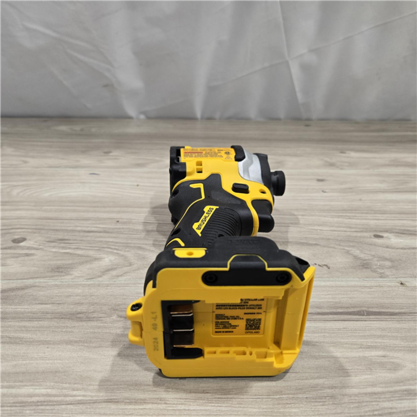 AS-IS DeWalt 20V MAX ATOMIC 1/4 in. Cordless Impact Driver Kit
