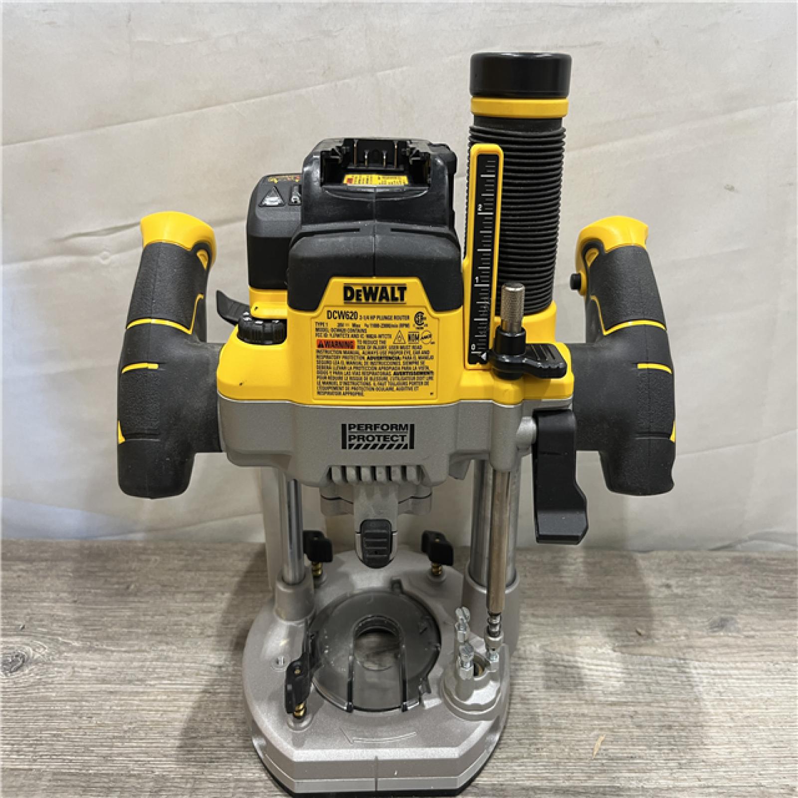 AS-IS DEWALT 20V MAX XR 2-1/4 Peak HP Brushless Cordless Plunge Router (Tool Only)