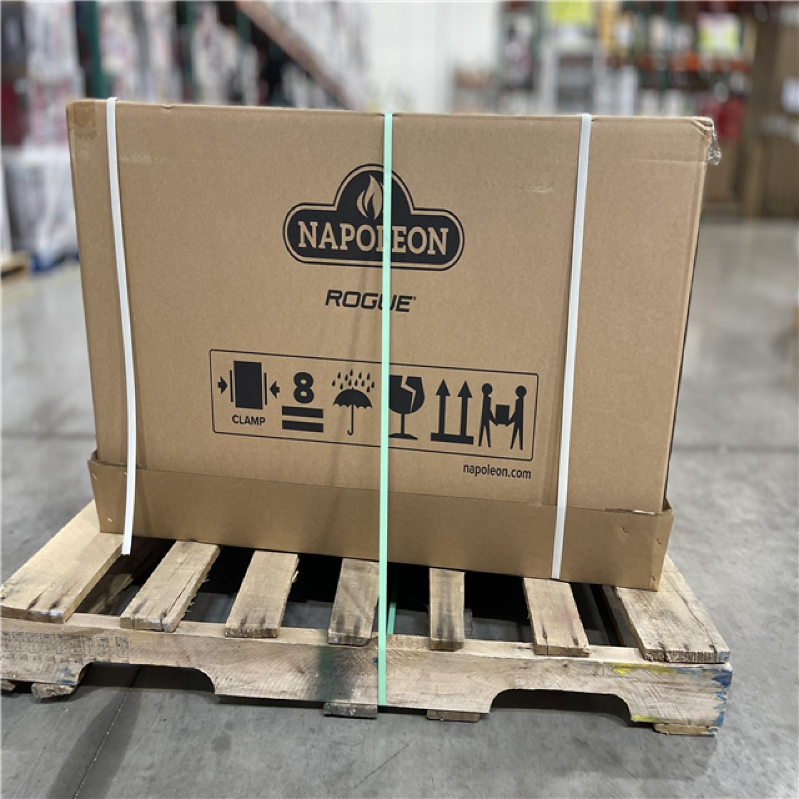 DALLAS LOCATION - NAPOLEON Rogue PRO 625 5-Burner Propane Gas Grill in Black with Infrared Side Burner