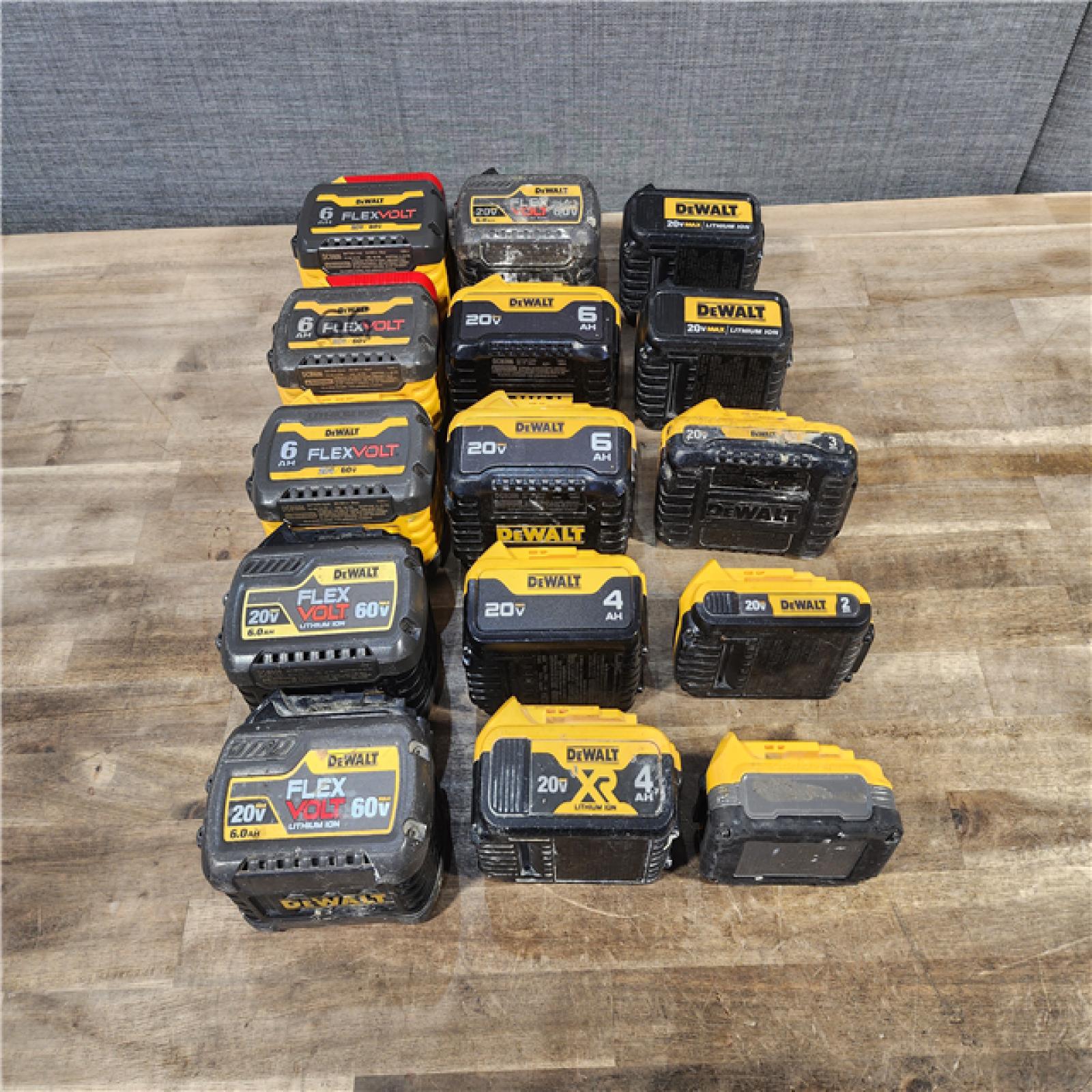 HOUSTON LOCATION - AS-IS DEWALT BATTERY PACK QTY - 15