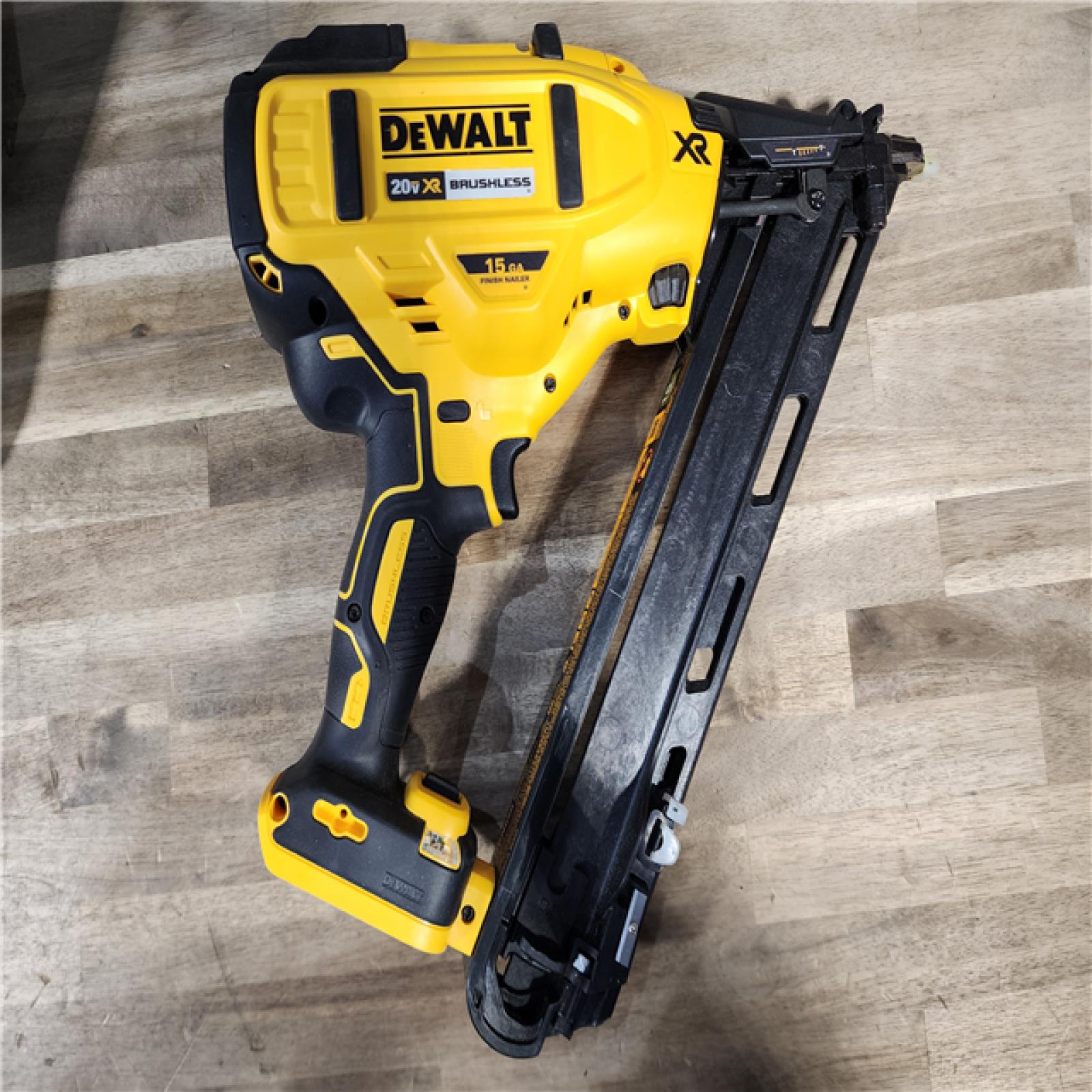 HOUSTON LOCATION - AS-IS DEWALT 20V MAX XR 15 Ga. Cordless 34 Deg Nailer 20 V