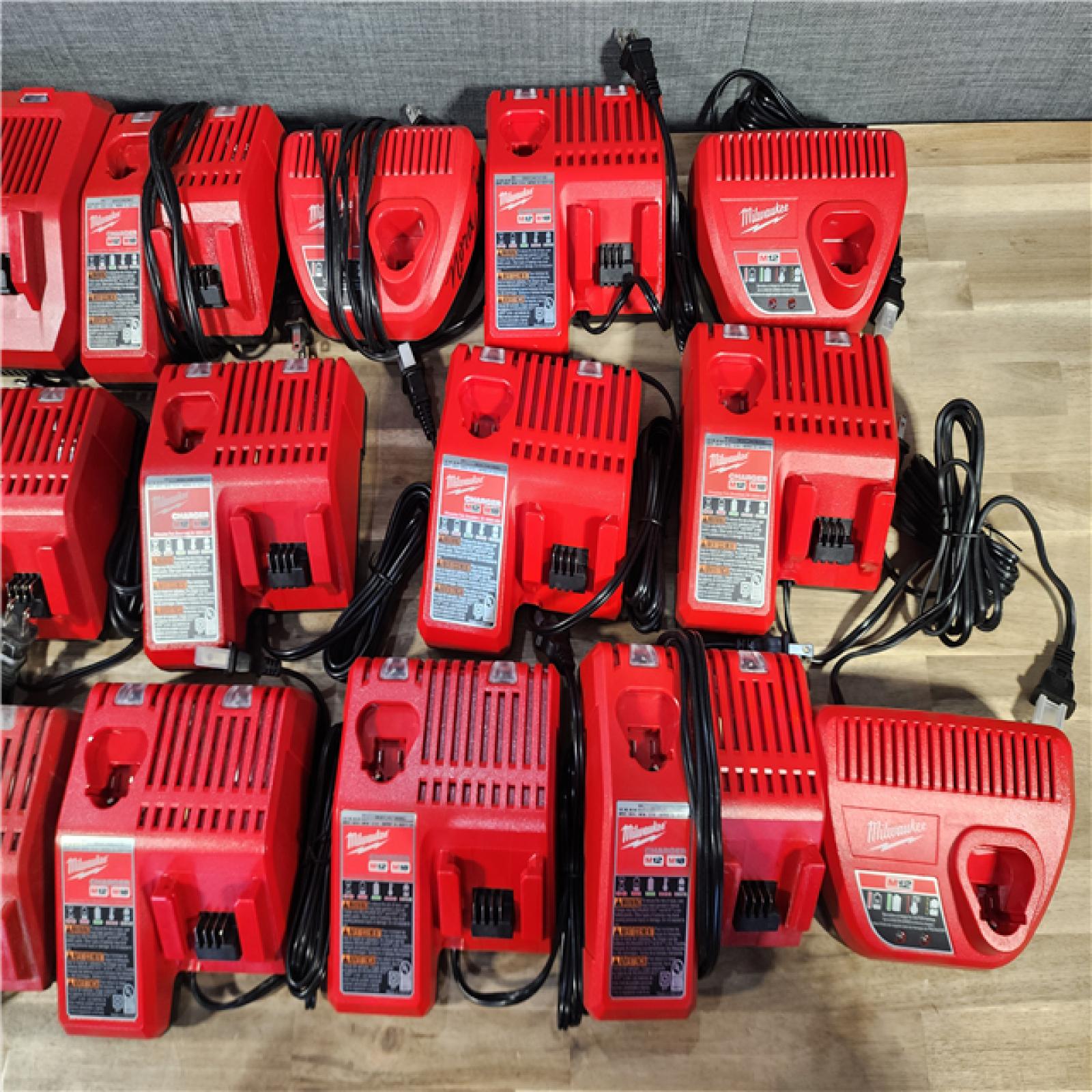 HOUSTON LOCATION - AS-IS MILWAUKEE BATTERY CHARGER PACK QTY - 16