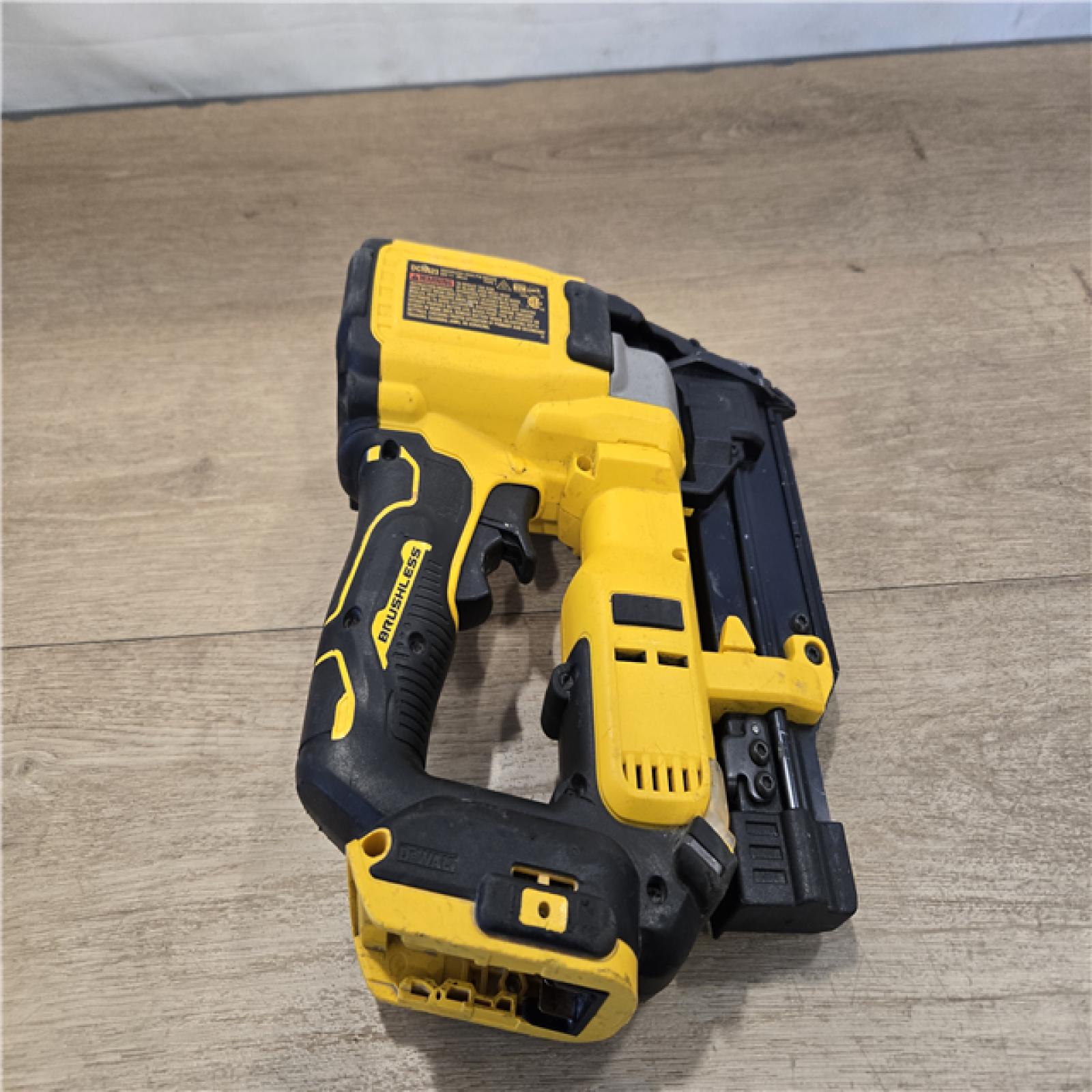 AS-IS DEWALT ATOMIC 20V MAX Lithium Ion Cordless 23 Gauge Pin Nailer Kit