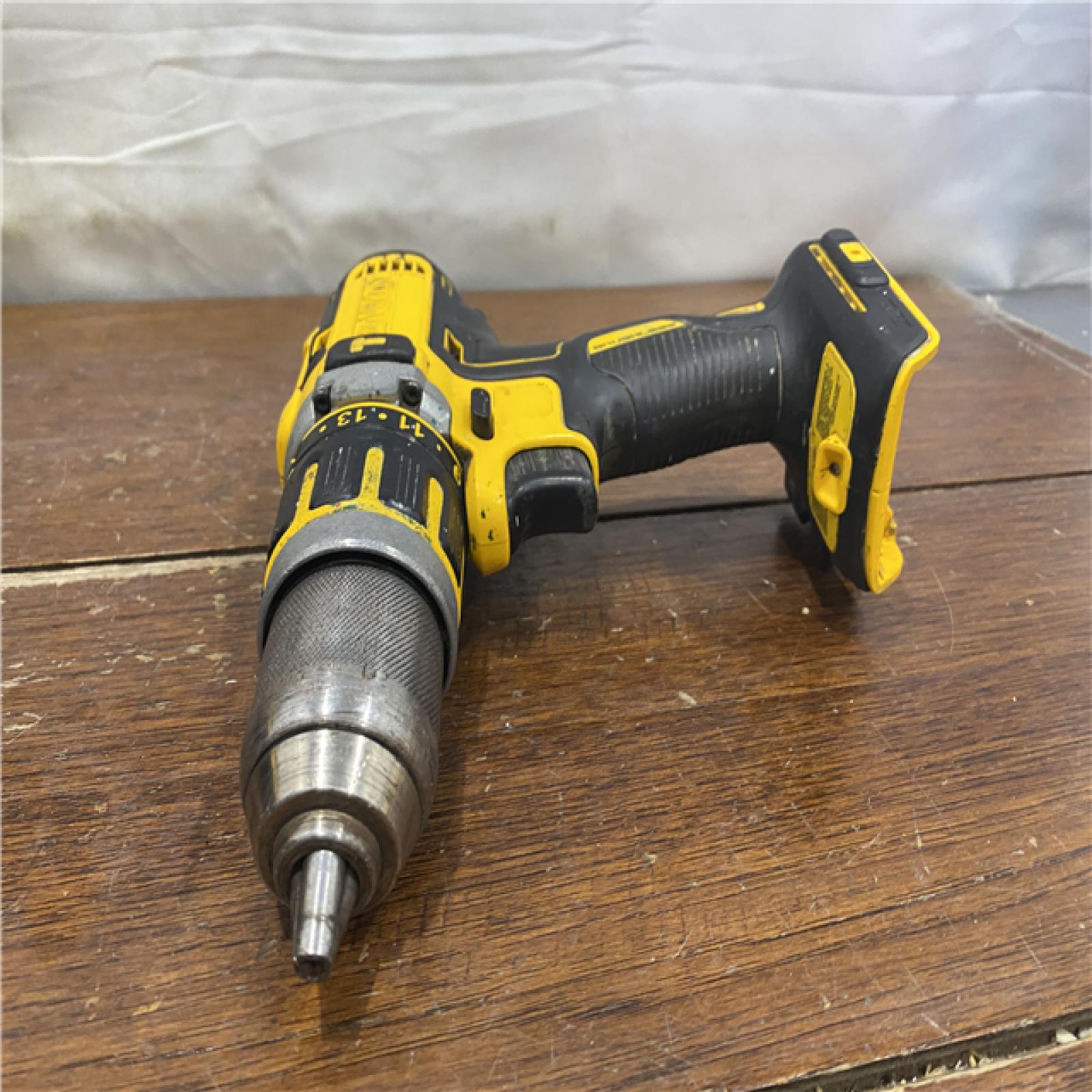AS-IS DEWALT 20V MAX XR Brushless Cordless 1/2 Drill/Driver Kit