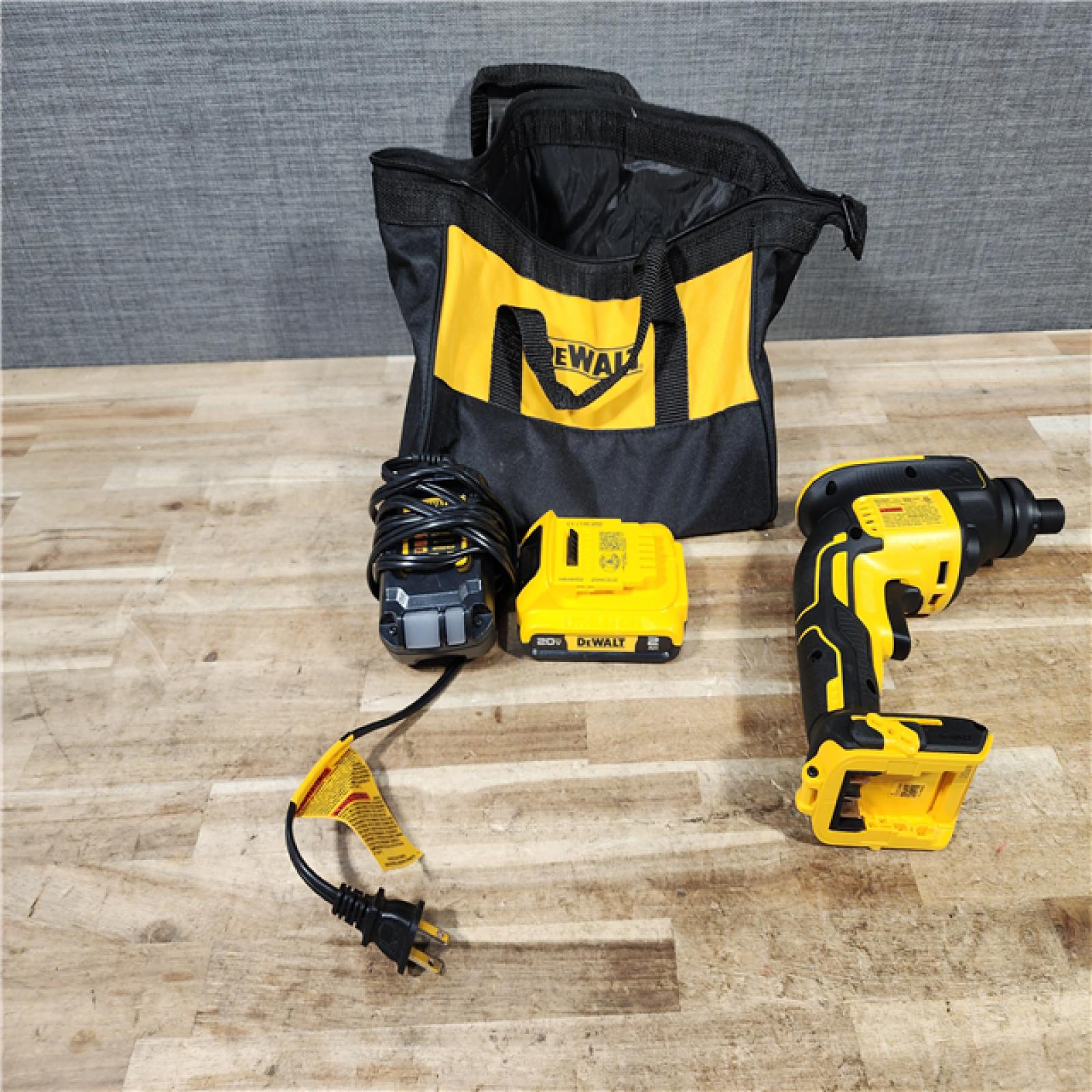 HOUSTON LOCATION - AS - IS DEWALT 20V MAX XR Cordless Brushless Drywall Screw Gun Threaded Clutch Housing COMBO KIT