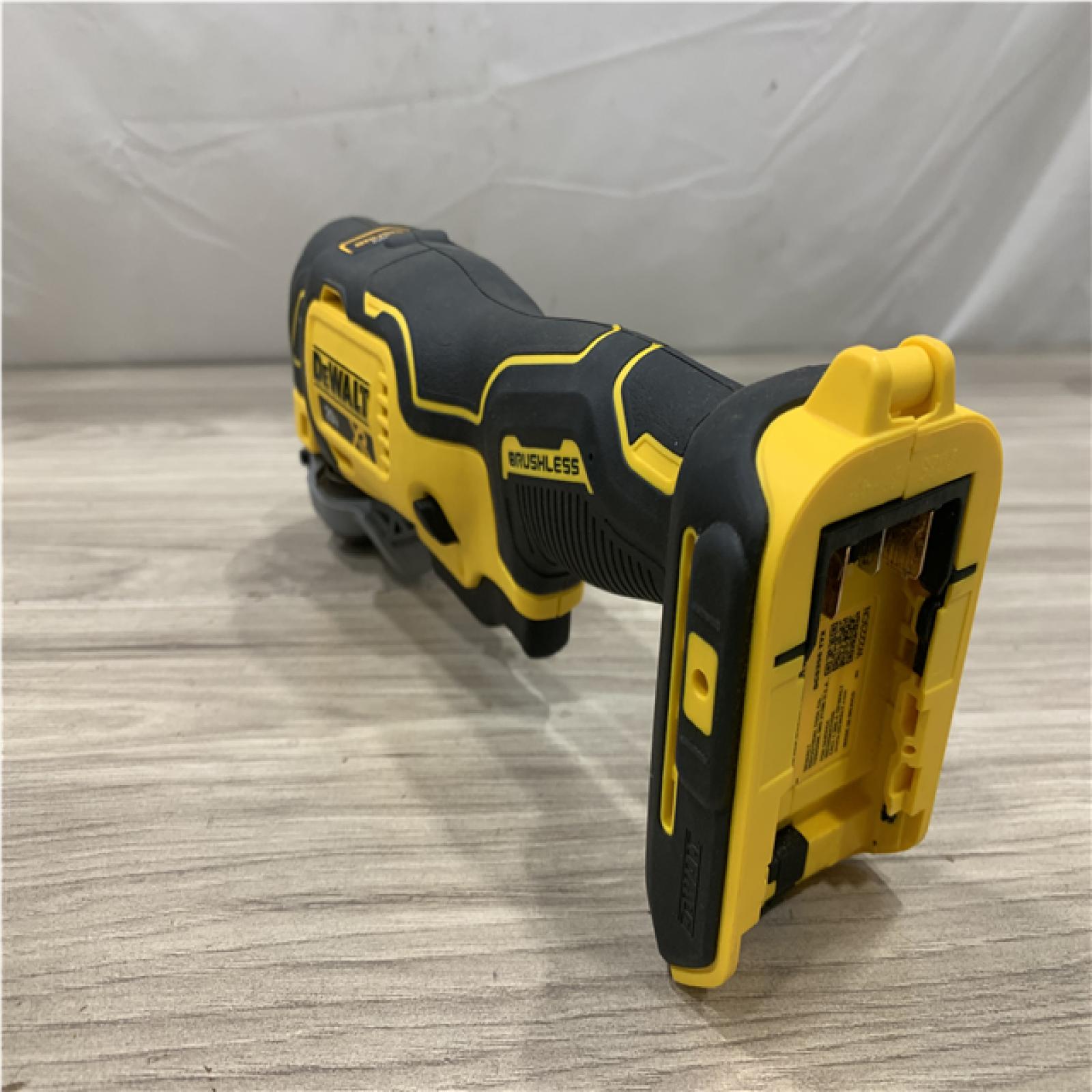 AS-IS DEWALT Brushless 3-Speed Oscillating Multi-Tool Kit 20V MAX