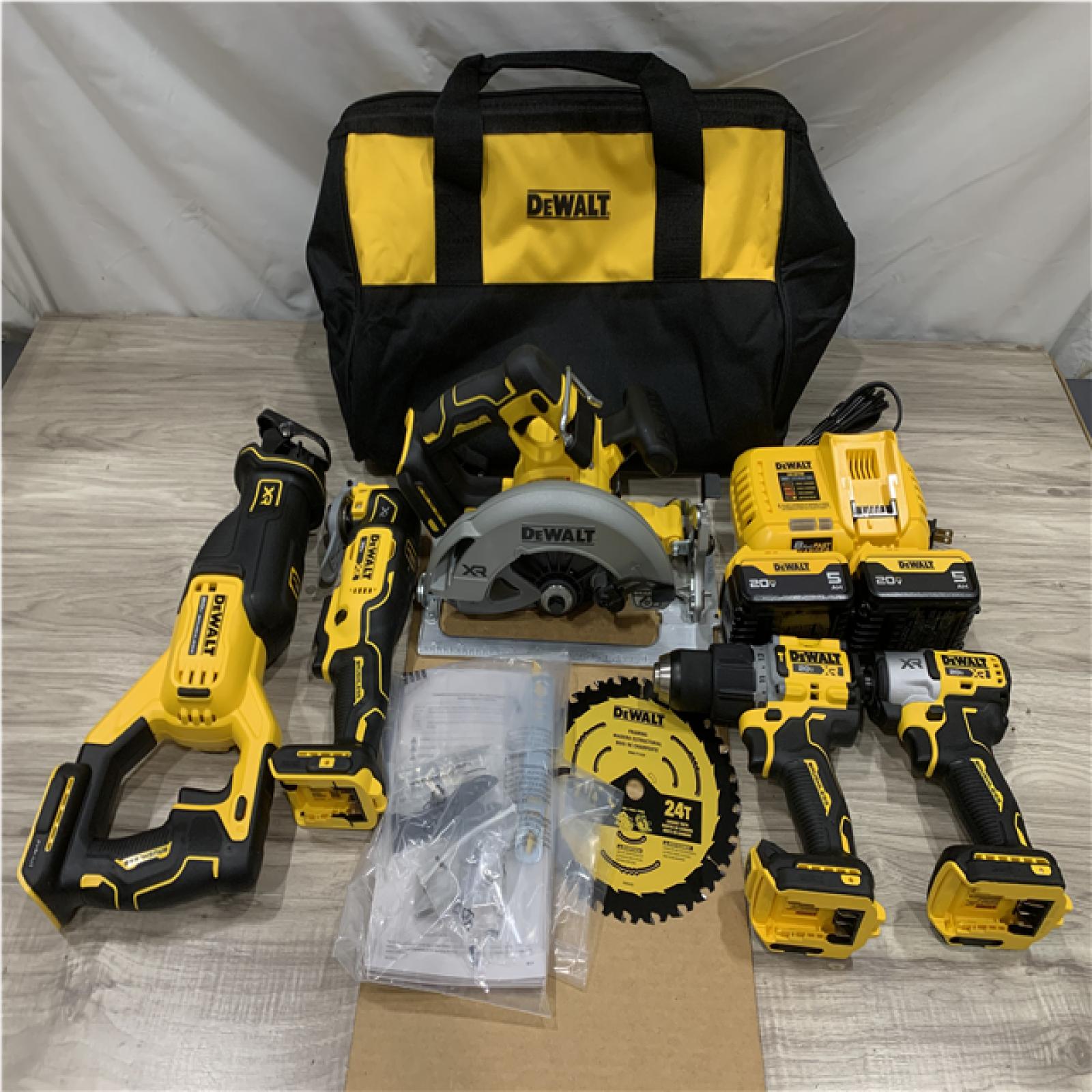LIKE NEW! DEWALT 20V Lithium-Ion Cordless 5-Tool Combo Kit