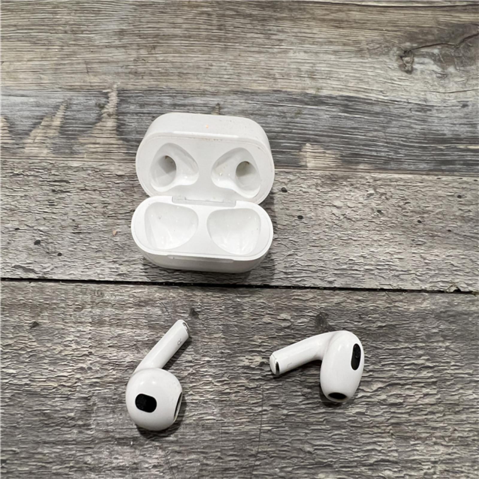 AS-IS Apple - AirPods (3rd generation) with Lightning Charging Case - White