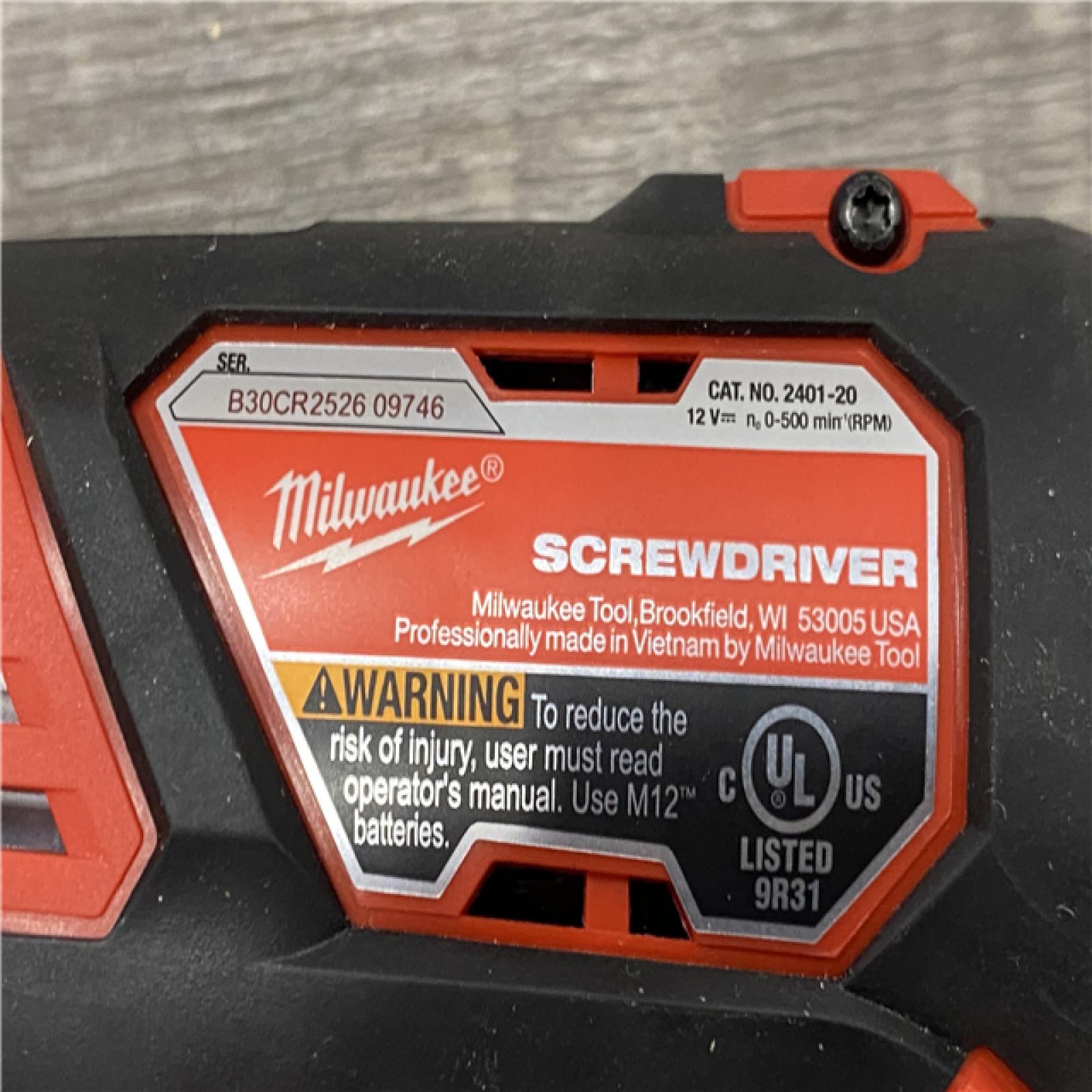 AS-IS Milwaukee 12V Lithium-Ion Cordless 3/8 in. Ratchet and Screwdriver Combo Kit