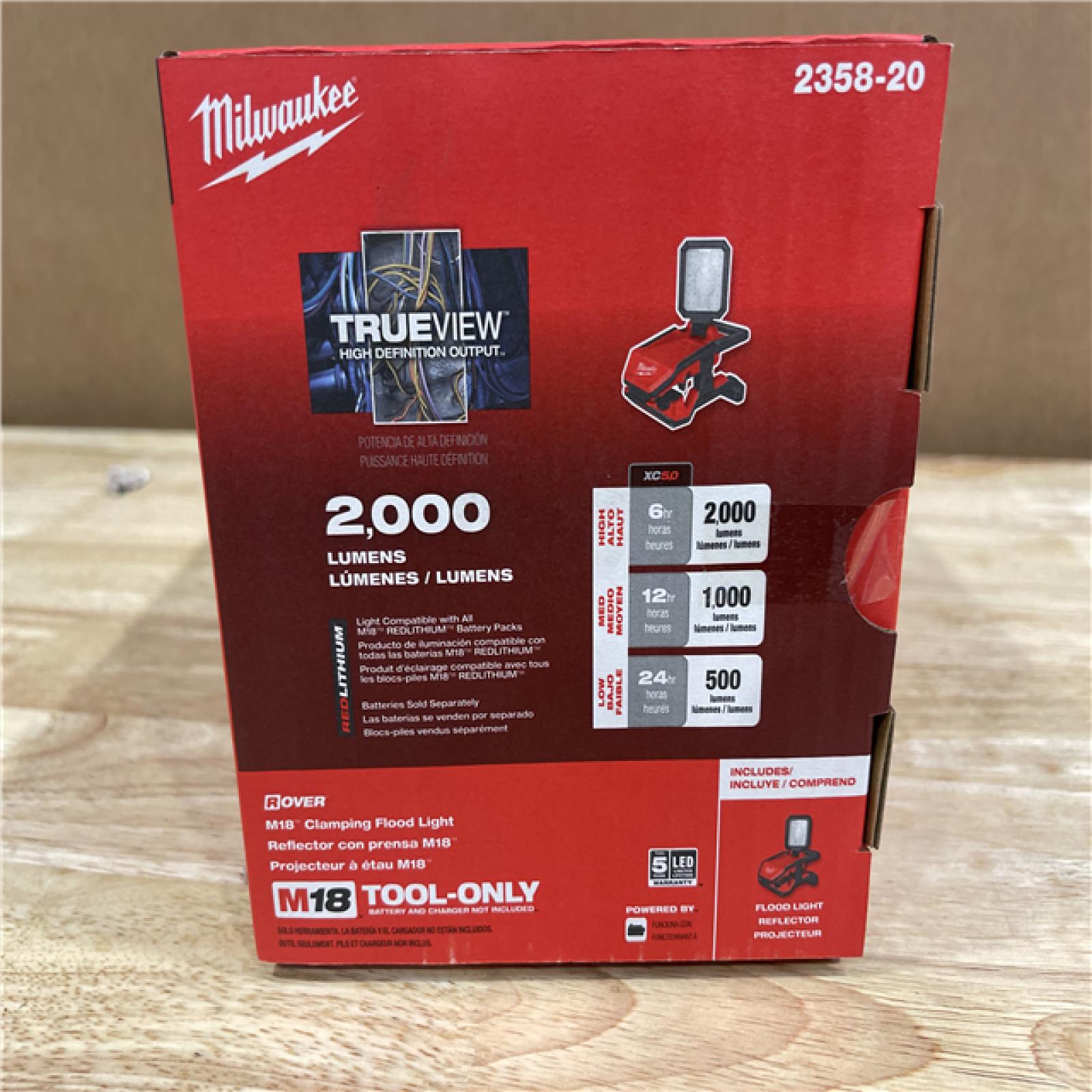 DALLAS LOCATION- NEW! Milwaukee M18 18-Volt 2000 Lumens Lithium-Ion Cordless Rover LED Clamping Flood Light (Tool Only)