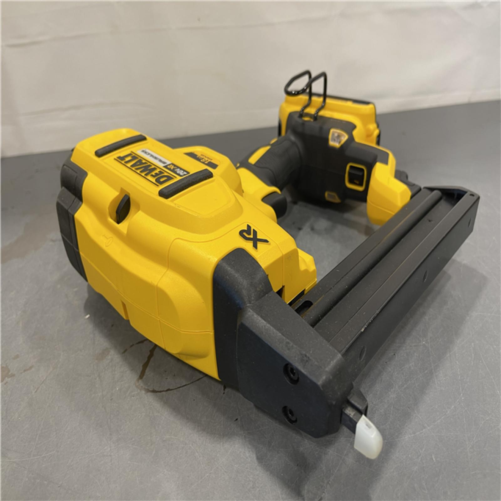 AS-IS - DeWALT 20-Volt MAX 18ga Cordless Brushless Narrow Crown Stapler Kit