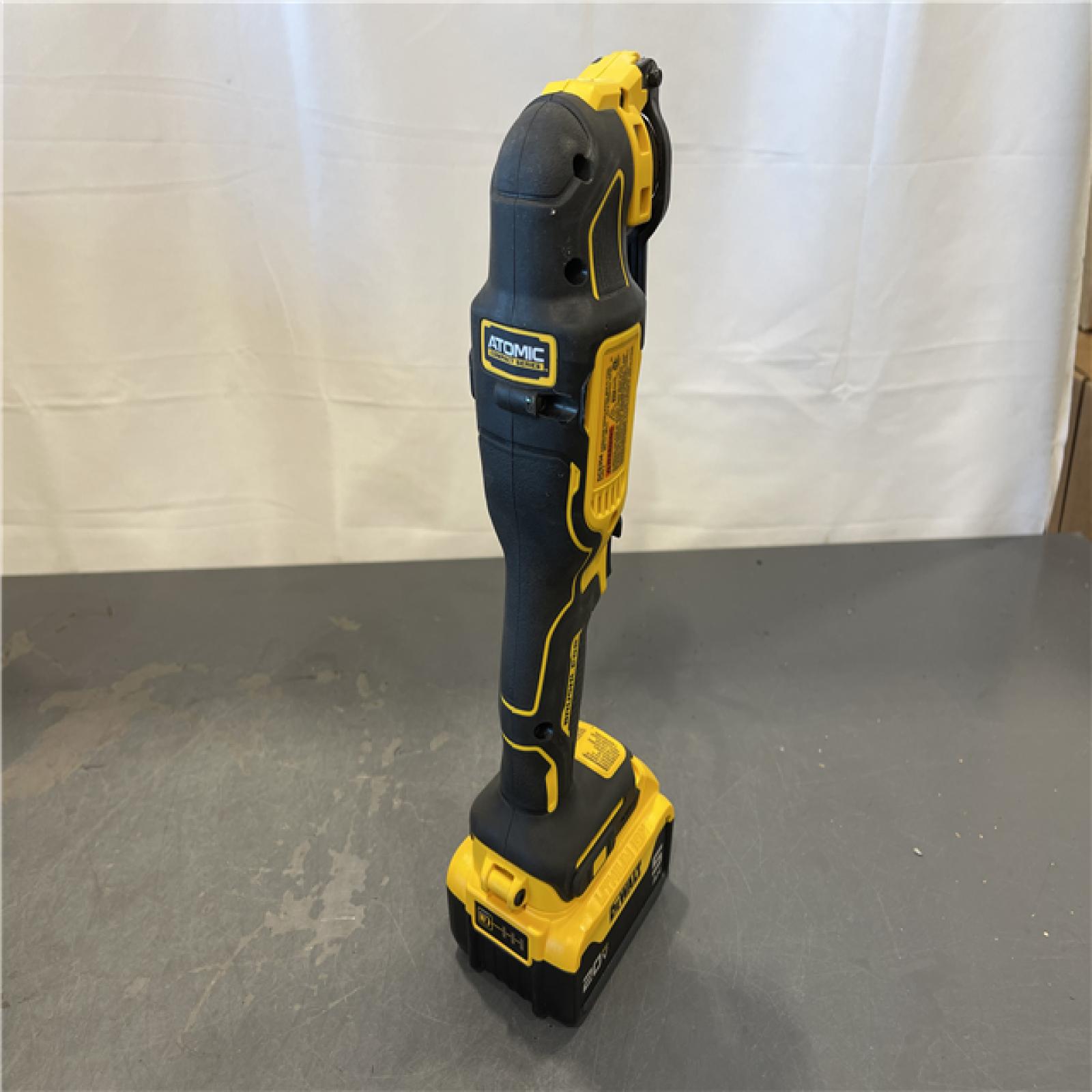 AS-IS - DeWalt ATOMIC 20V MAX Cordless Brushless Oscillating Multi Tool Kit
