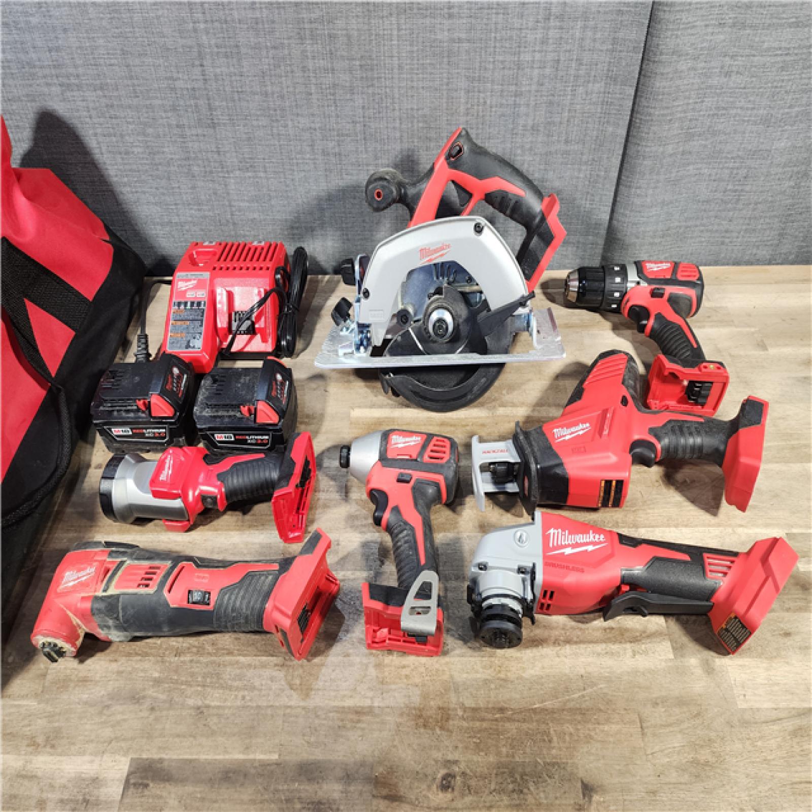 HOUSTON LOCATION - AS-IS MILWAUKEE 7 TOOL COMBO KIT W/ (2) BATTERY & CHARGER