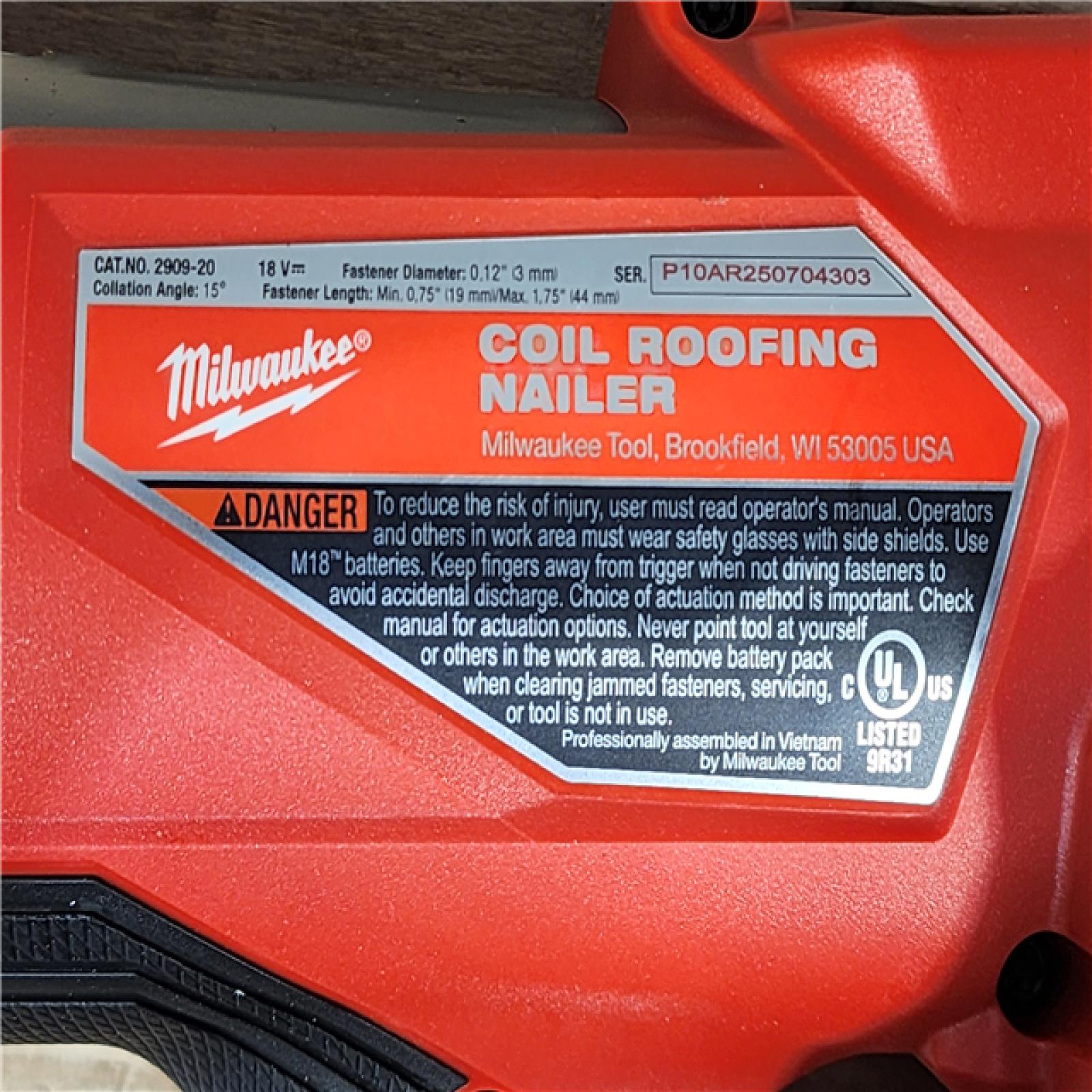 HOUSTON LOCATION - AS-IS (APPEARS LIKE NEW) Milwaukee FUEL 18-Volt Lithium-Ion Brushless Cordless Coil Roofing Nailer (Tool Only)