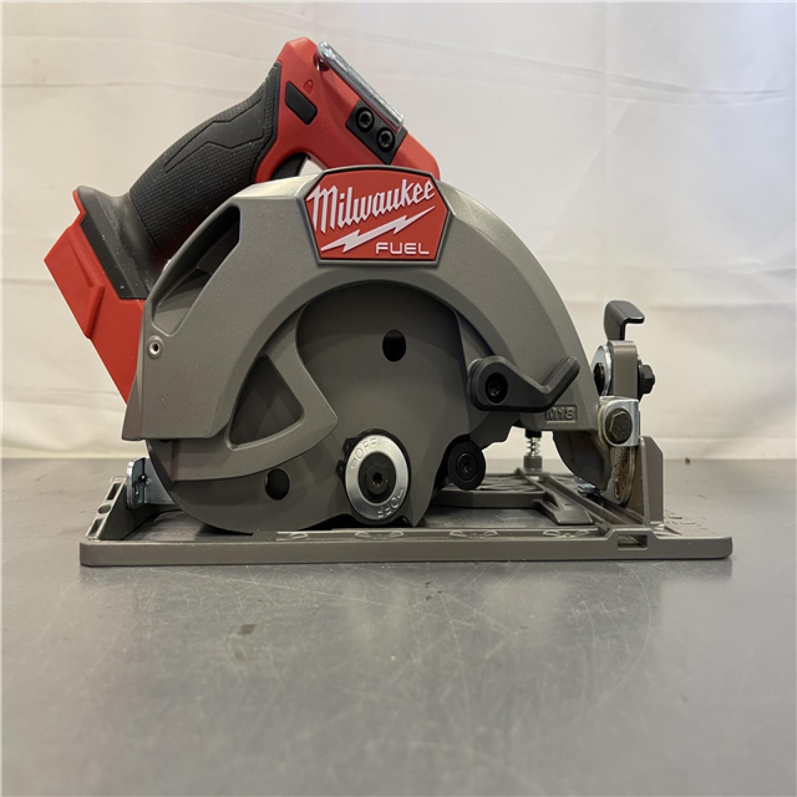 AS-IS - Milwaukee M18 FUEL 7-1/4 Inch Circular Saw