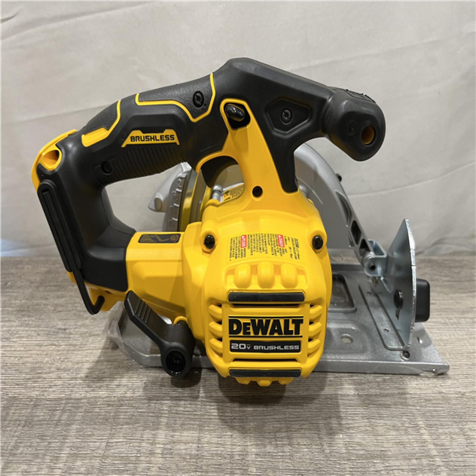 AS-IS DEWALT 20V MAX Cordless Brushless 6-1/2 in.Circular Saw (Tool Only)