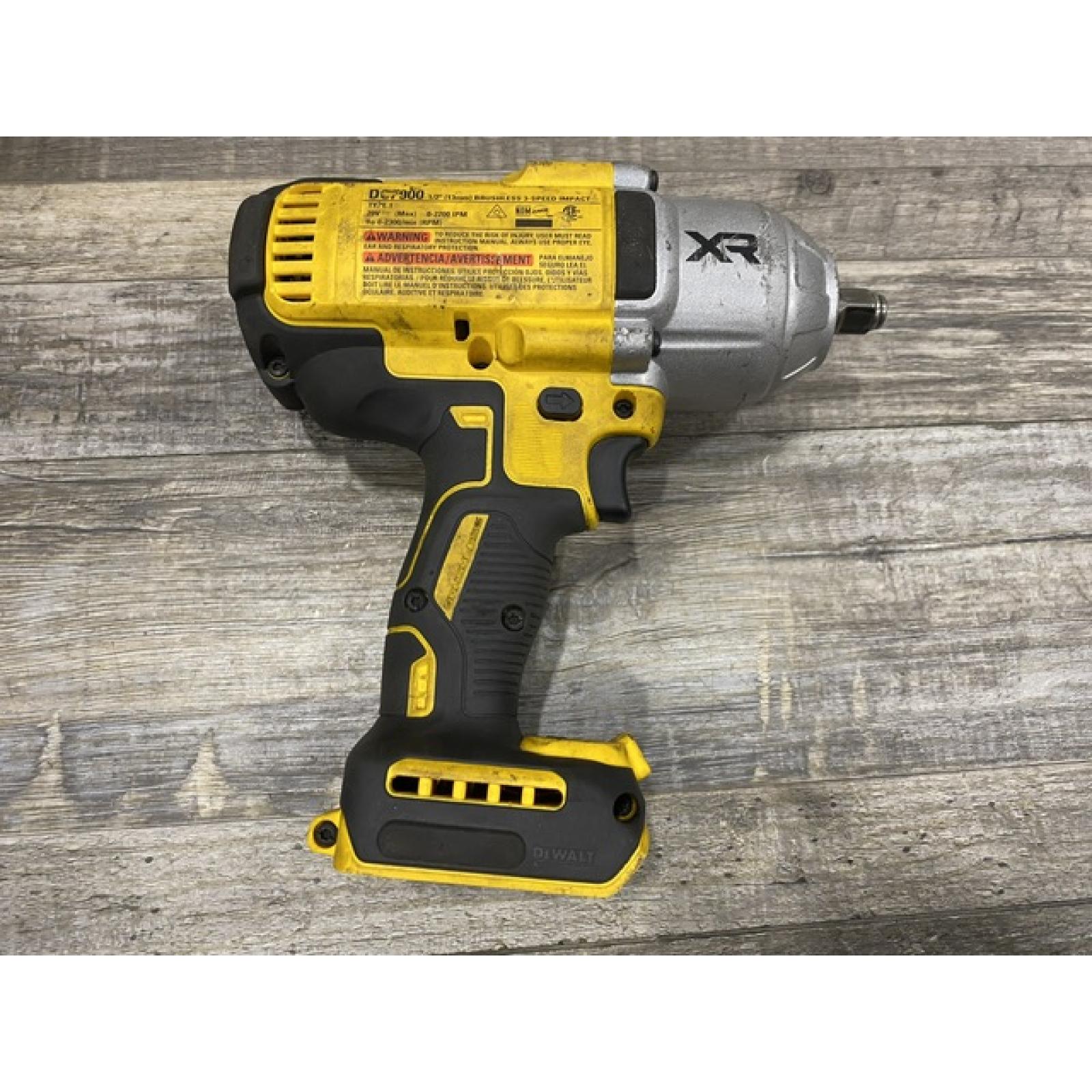 AS-IS DEWALT 20V MAX Lithium-Ion Cordless 1/2 in. Impact Wrench Kit