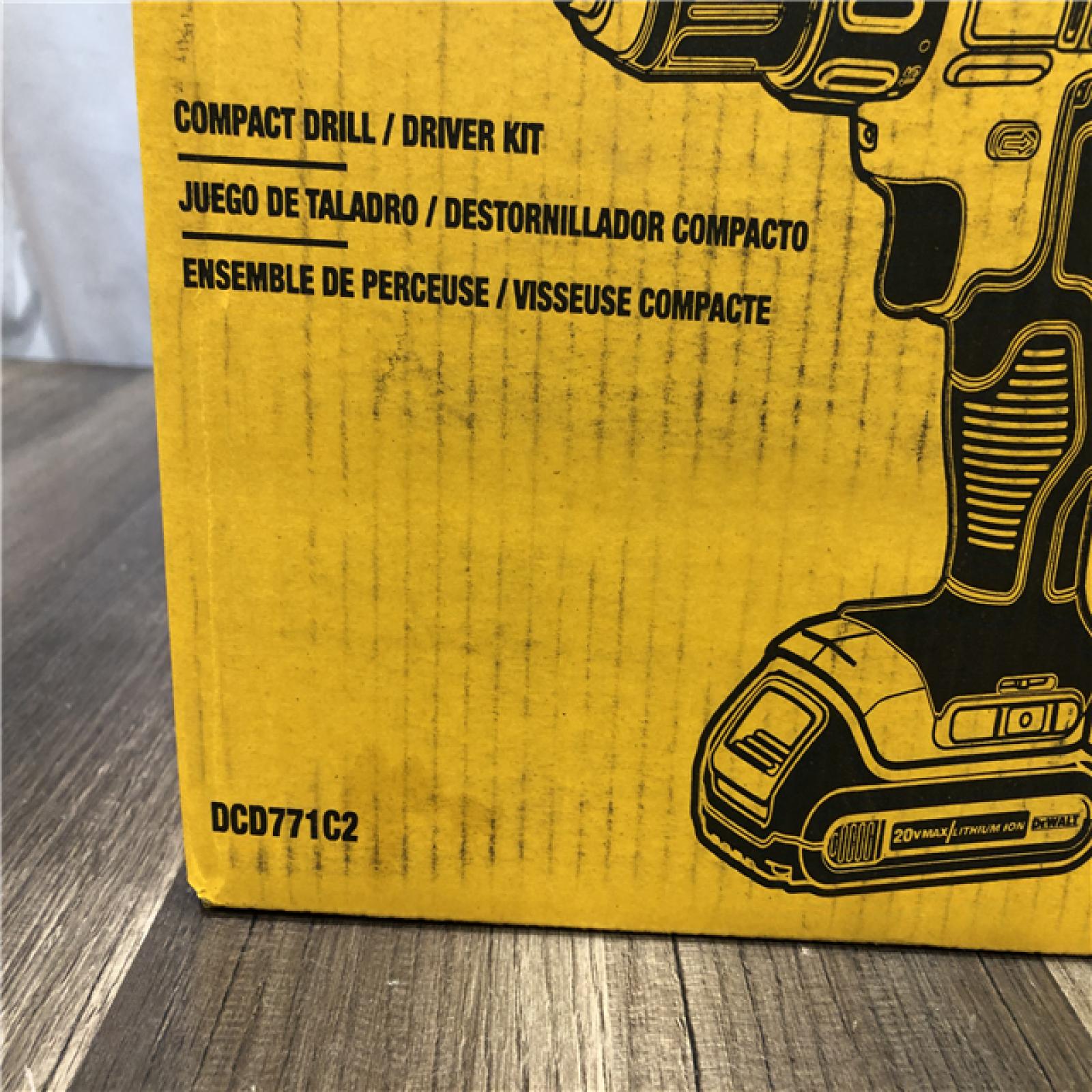 NEW- DEWALT 20V MAX Cordless 1/2 in. Drill/Driver Kit