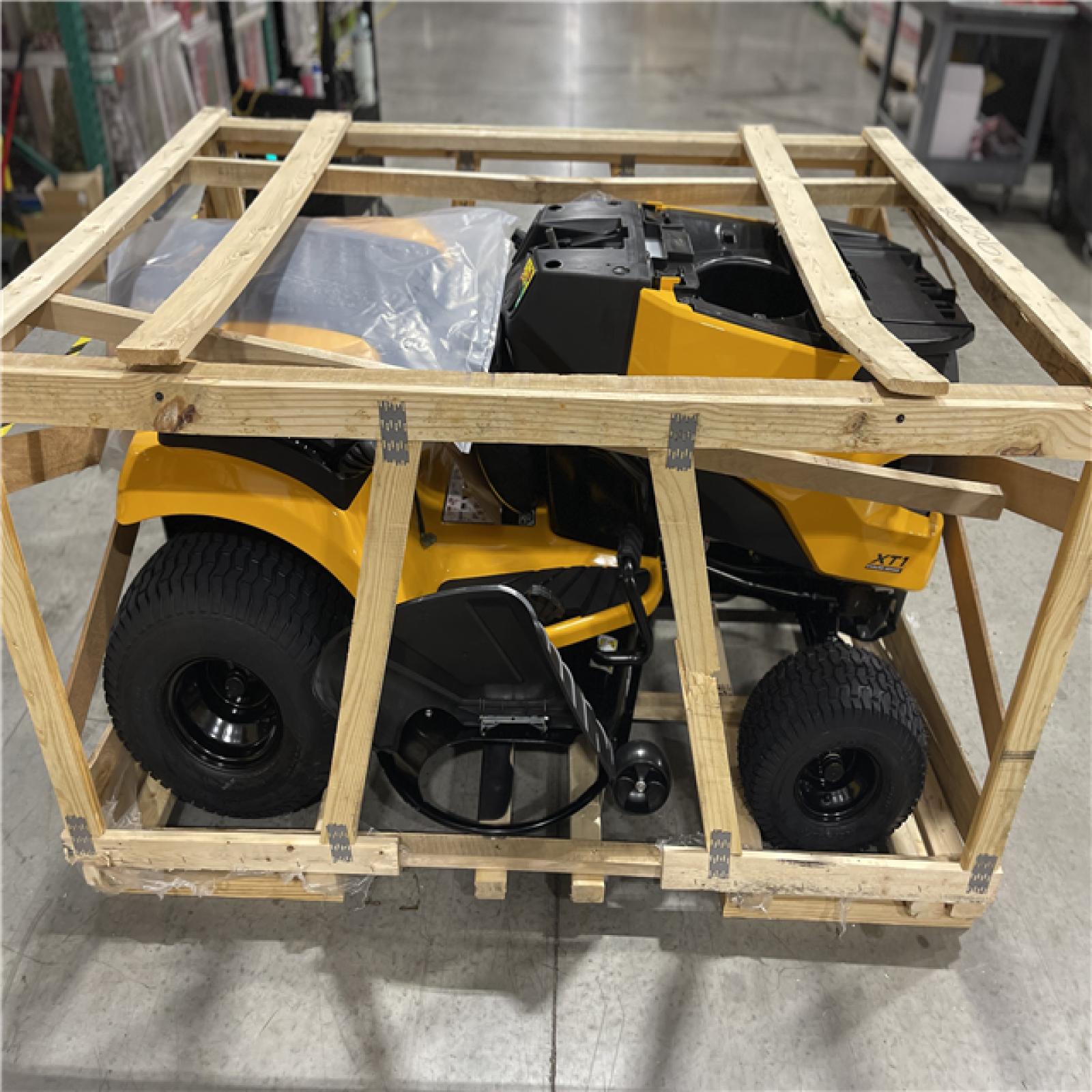 DALLAS LOCATION- CUB CADET XT1 LT42 IntelliPOWER 547cc Enduro Series Riding Lawn Mower