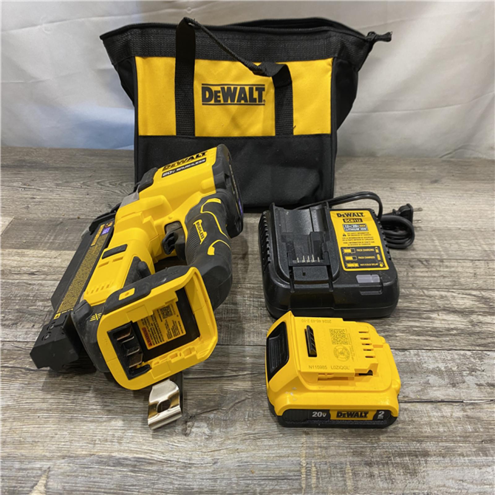 AS-IS DEWALT ATOMIC 20V MAX Lithium Ion Cordless 23 Gauge Pin Nailer Kit