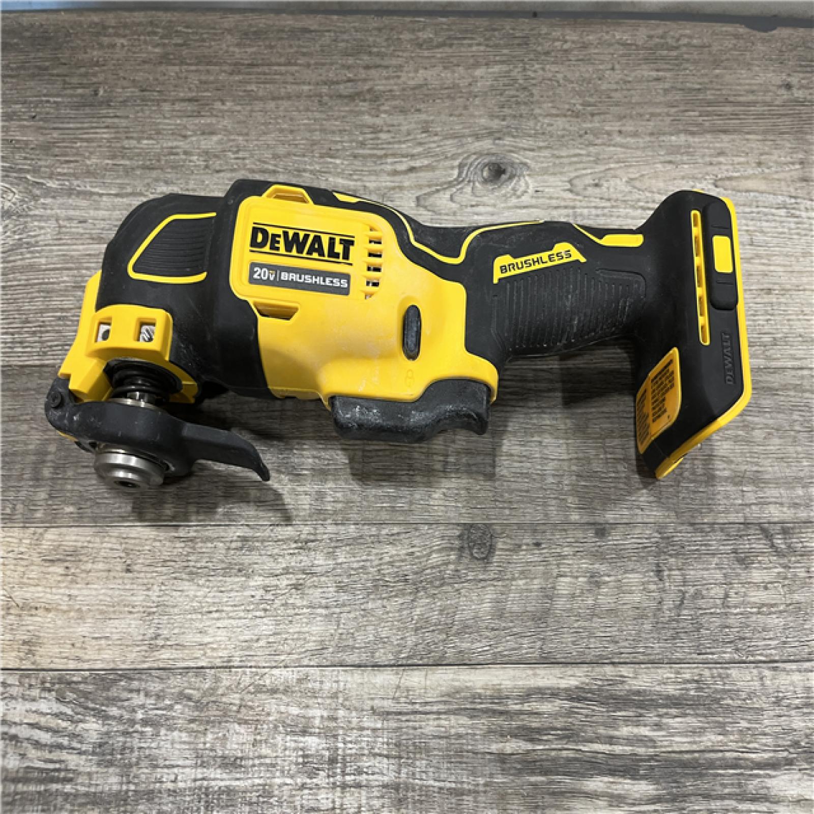 AS-IS DEWALT ATOMIC 20V MAX Cordless Brushless Oscillating Multi Tool Kit