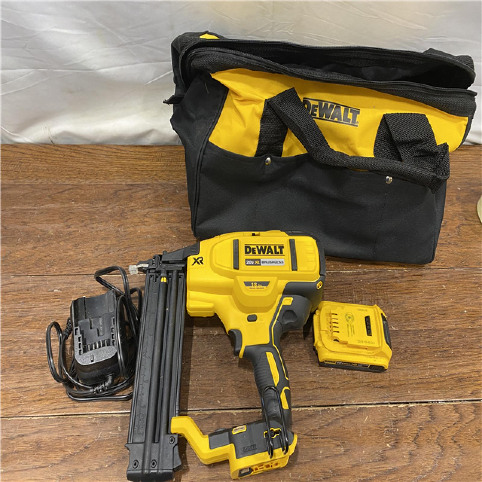 AS-IS DEWALT 20V MAX XR 18 Gauge Brad Nailer Kit