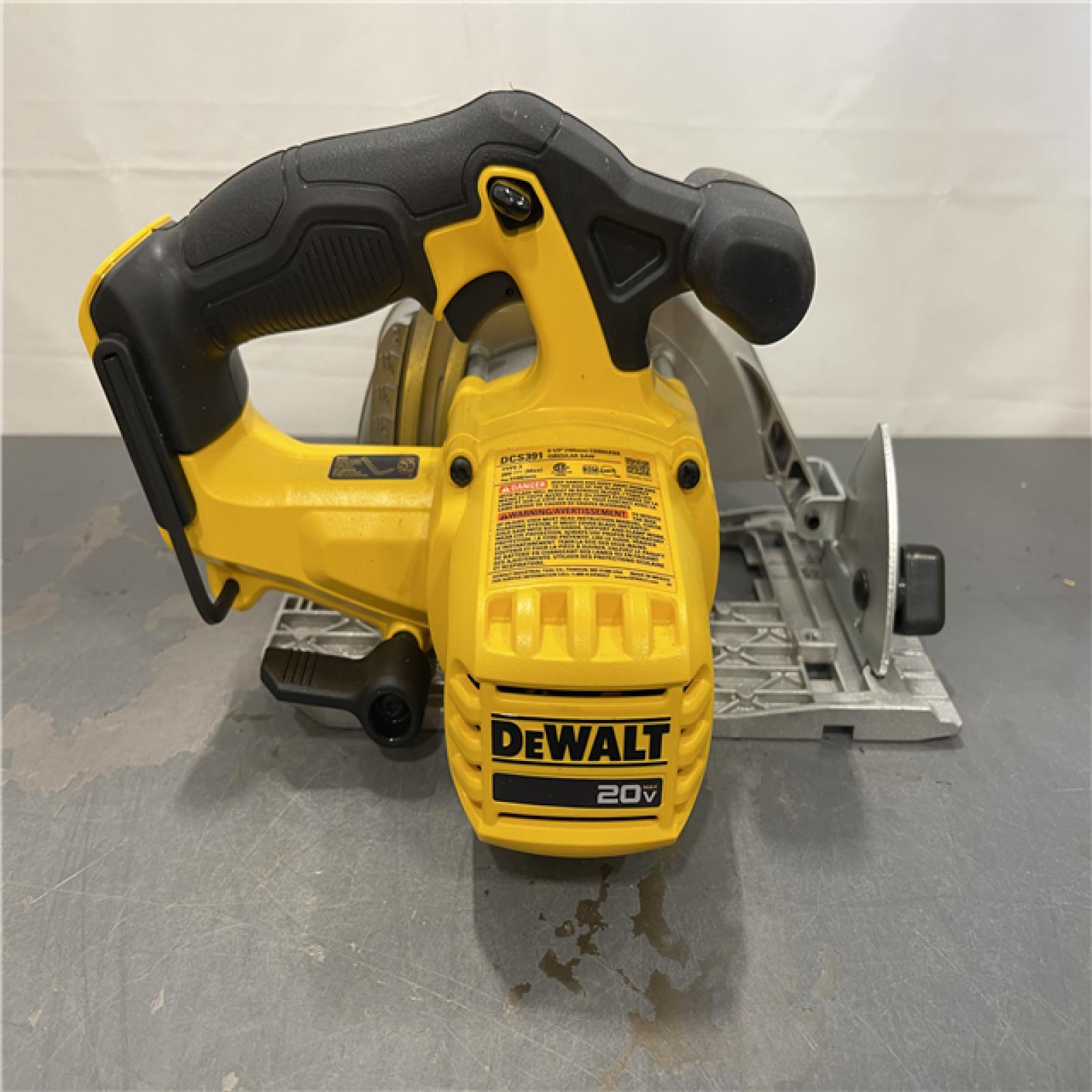 AS-IS - DEWALT 20V MAX Cordless 6.5 in. Sidewinder Style Circular Saw