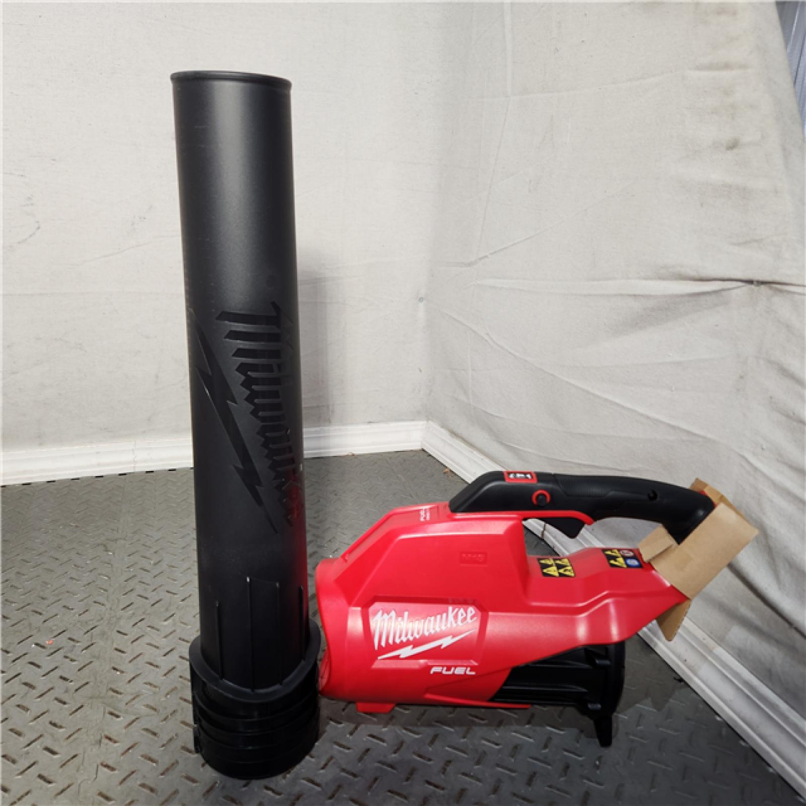 HOUSTON Location-AS-IS-Milwaukee 2727-21HDP M18 18V FUEL Lithium-Ion Brushless Cordless 2-Tool Combo Kit with 16 Chainsaw and Handheld Blower 12.0 Ah APPEARS IN NEW! Condition