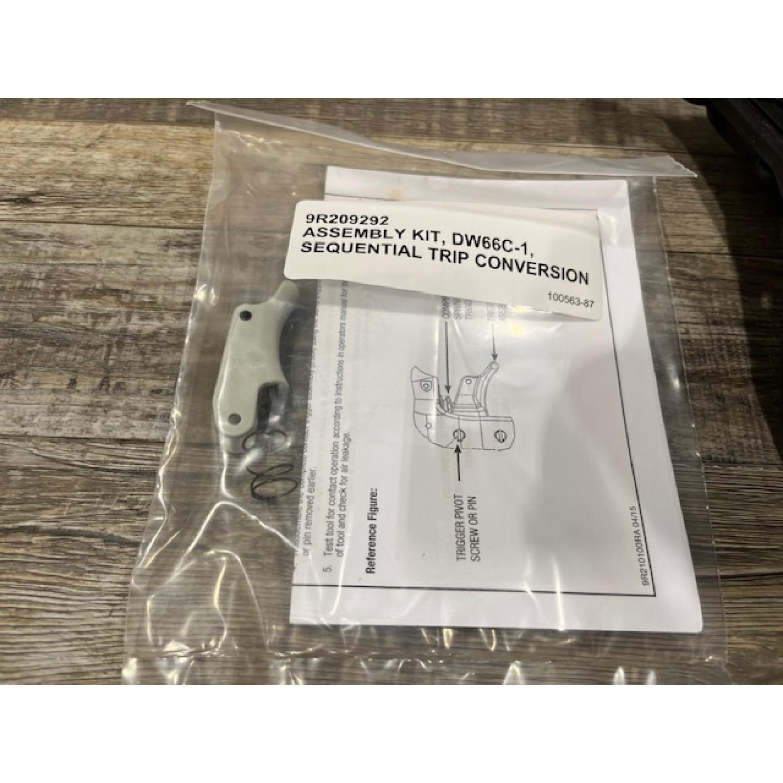 NEW - DEWALT Pneumatic 15-Degree Coil Corded Siding Nailer