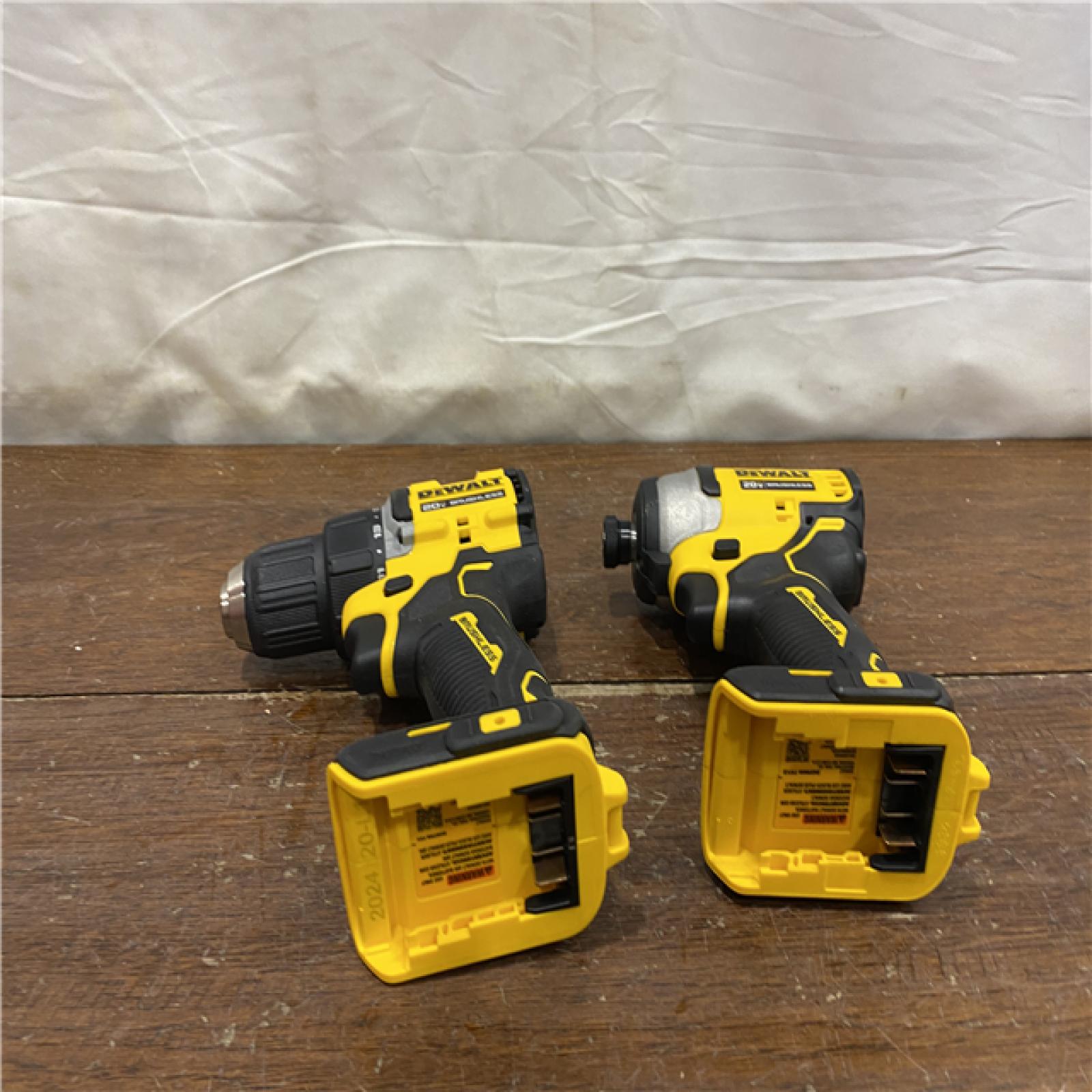 AS-IS DEWALT ATOMIC 20-Volt MAX Lithium-Ion Cordless Combo Kit (2-Tool) with (2) 2.0Ah Batteries, Charger and Bag