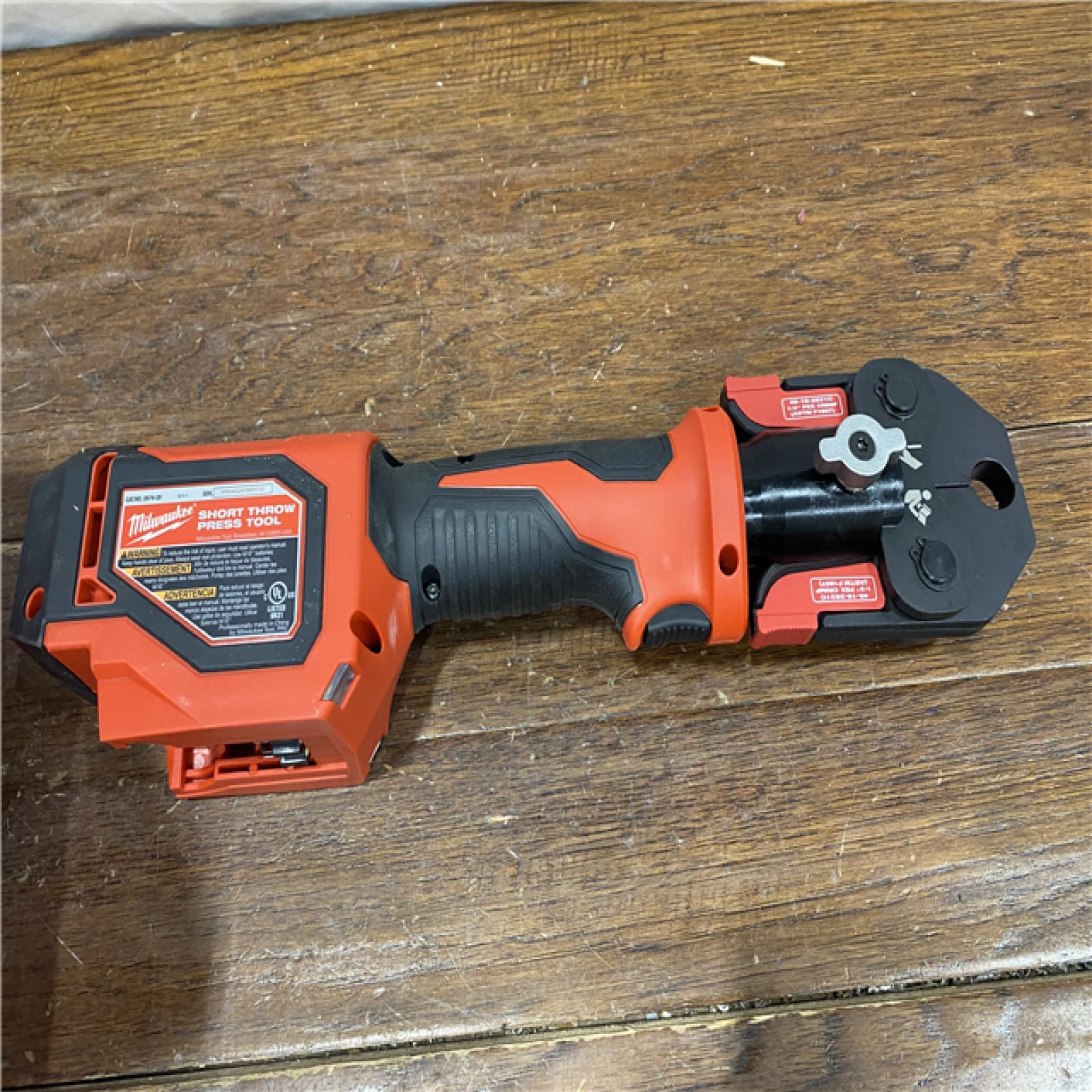 AS-IS M18 18V Lithium-Ion Cordless Short Throw Press Tool Kit with 3 PEX Crimp Jaws (2) 2.0 Ah Batteries and Charger