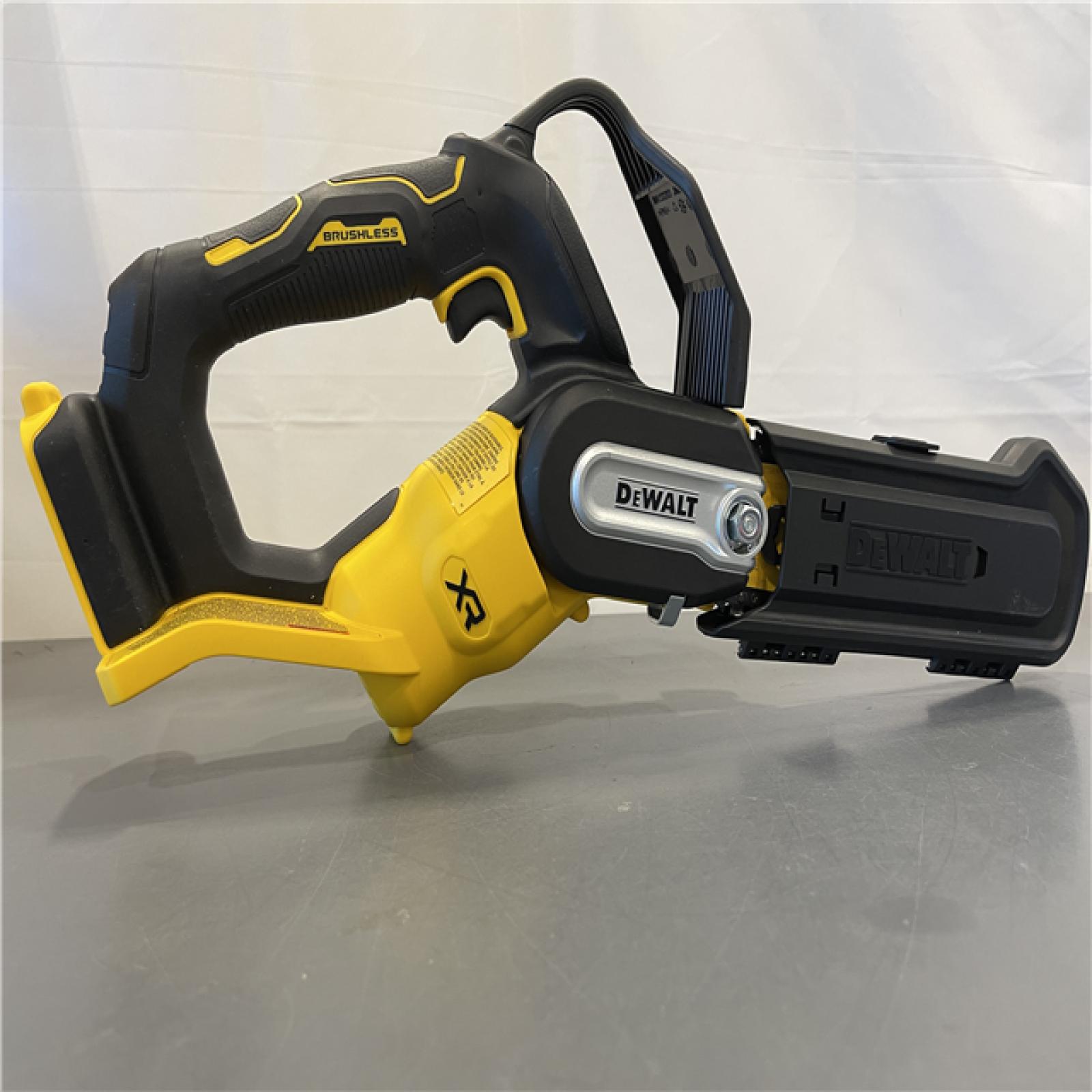 Like New! - Dewalt 20V Max 8  Pruning Chainsaw Brushless Cordless Kit