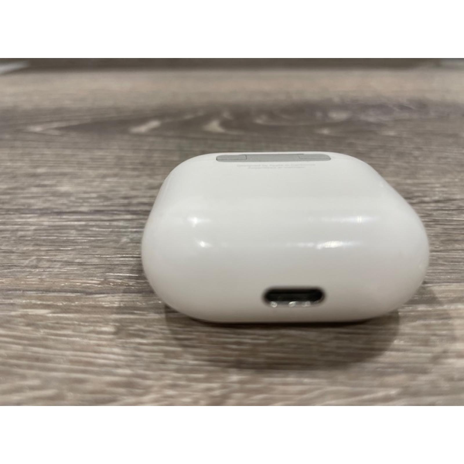 AS-IS Apple Airpods 4 Wireless Charging Case