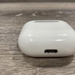 AS-IS Apple Airpods 4 Wireless Charging Case