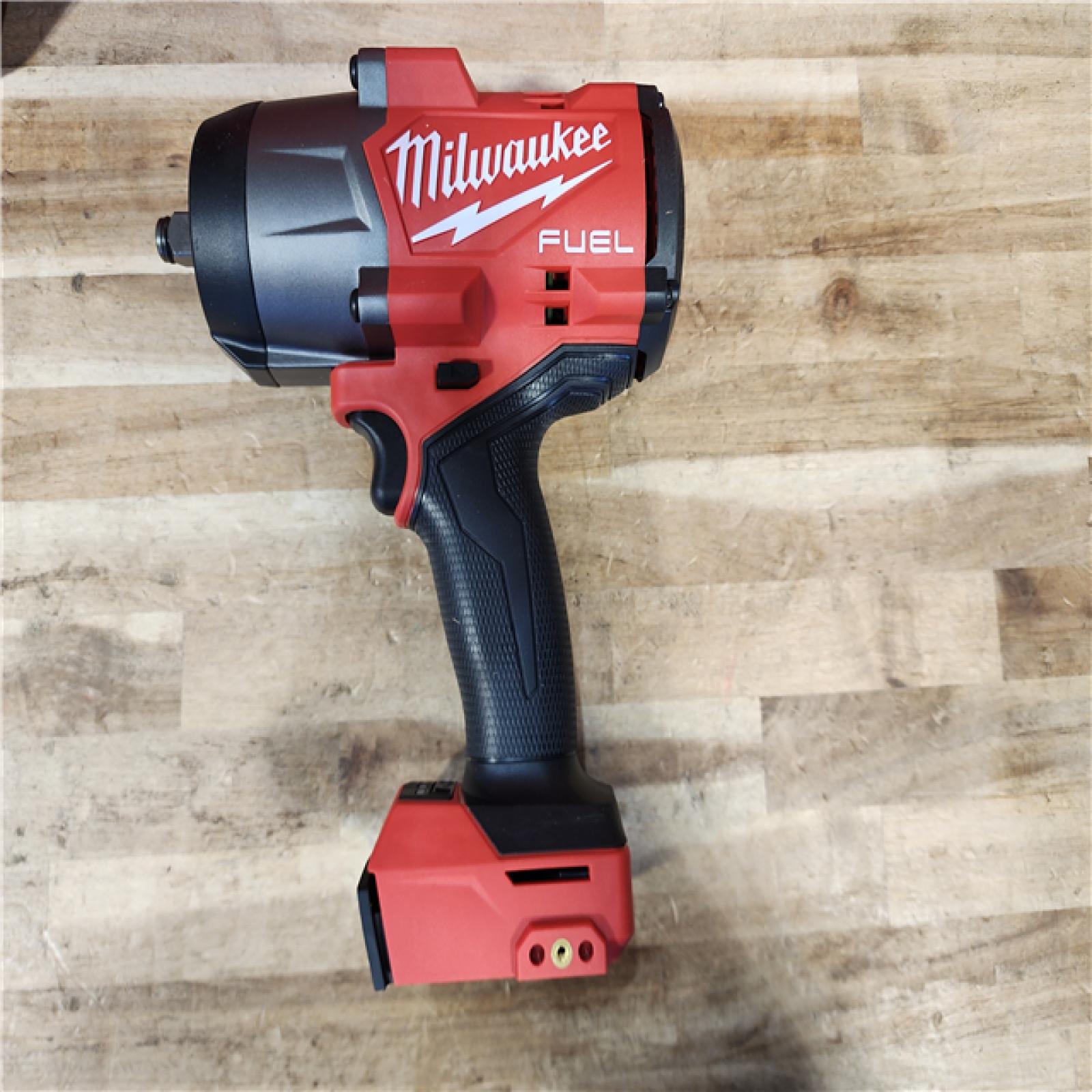 HOUSTON LOCATION - AS-IS (APPEARS LIKE NEW) Milwaukee FUEL 18V Lithium-Ion Brushless Cordless 1/2 in. Impact Wrench w/Friction Ring Kit