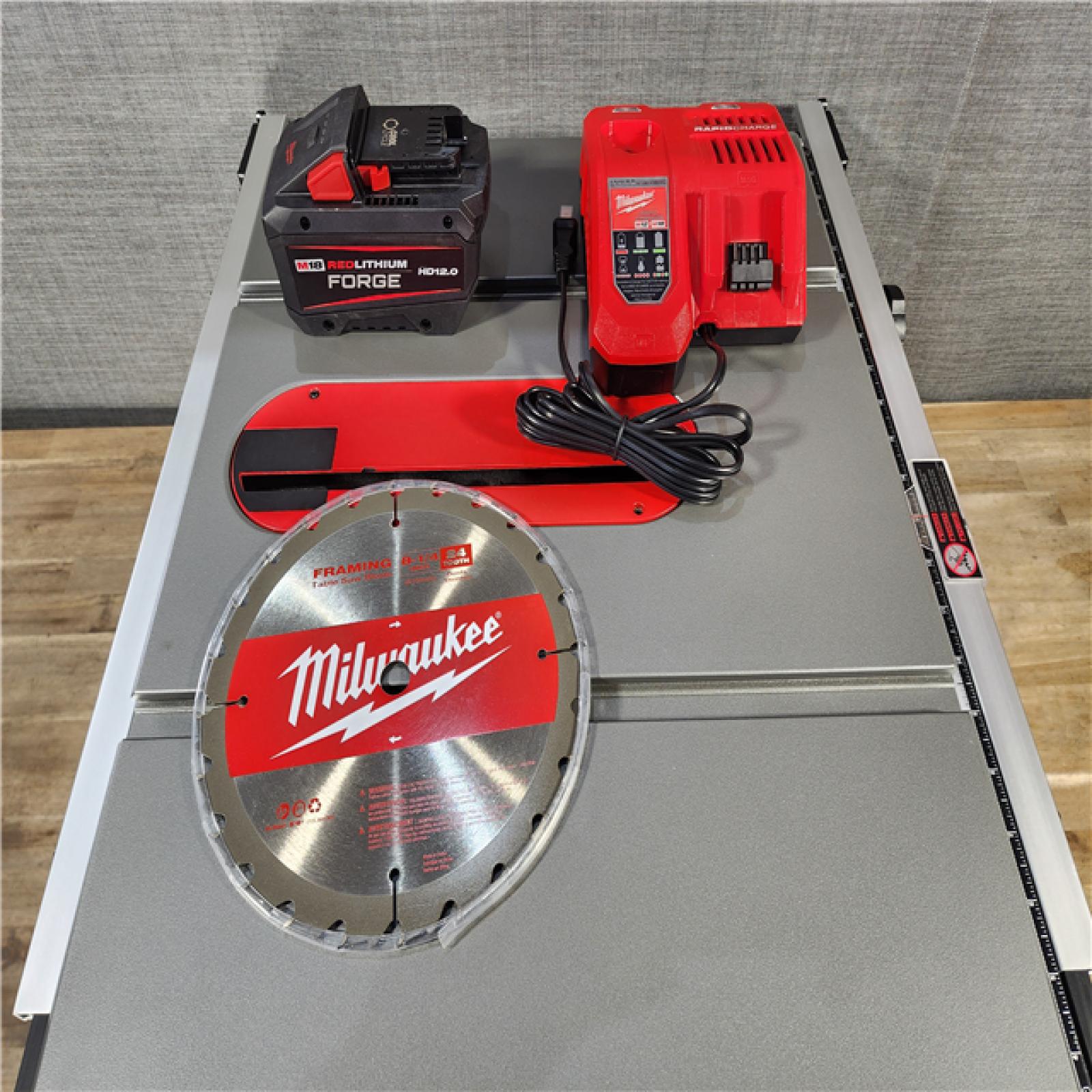 HOUSTON LOCATION - AS-IS Milwaukee M18 FUEL ONE-KEY 18- Volt Lithium-Ion Brushless Cordless 8-1/4 in. Table Saw Kit W/(1) 12.0Ah Battery & Rapid Charger