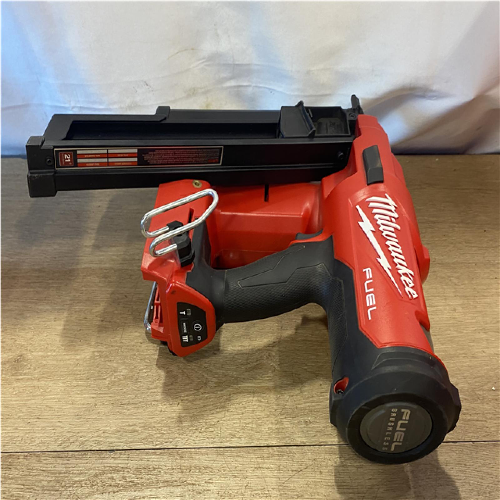 AS-IS Milwaukee FUEL 3-1/2 in 18V 21-Degree Lithium-Ion Brushless Cordless Nailer (Tool Only)