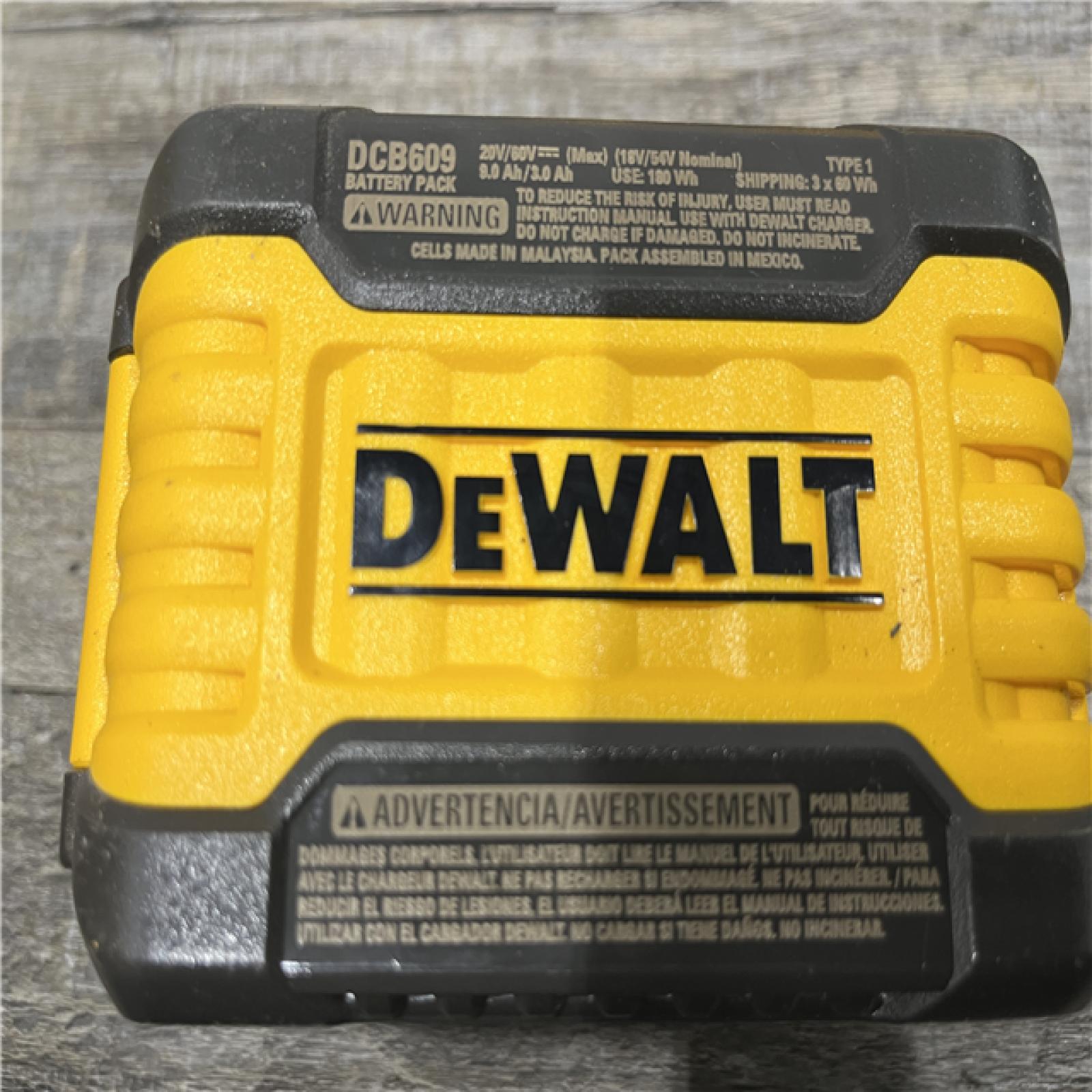 AS-IS DEWALT 20V/60V MAX FLEXVOLT Lithium-Ion 9.0Ah Battery and Charger Starter Kit