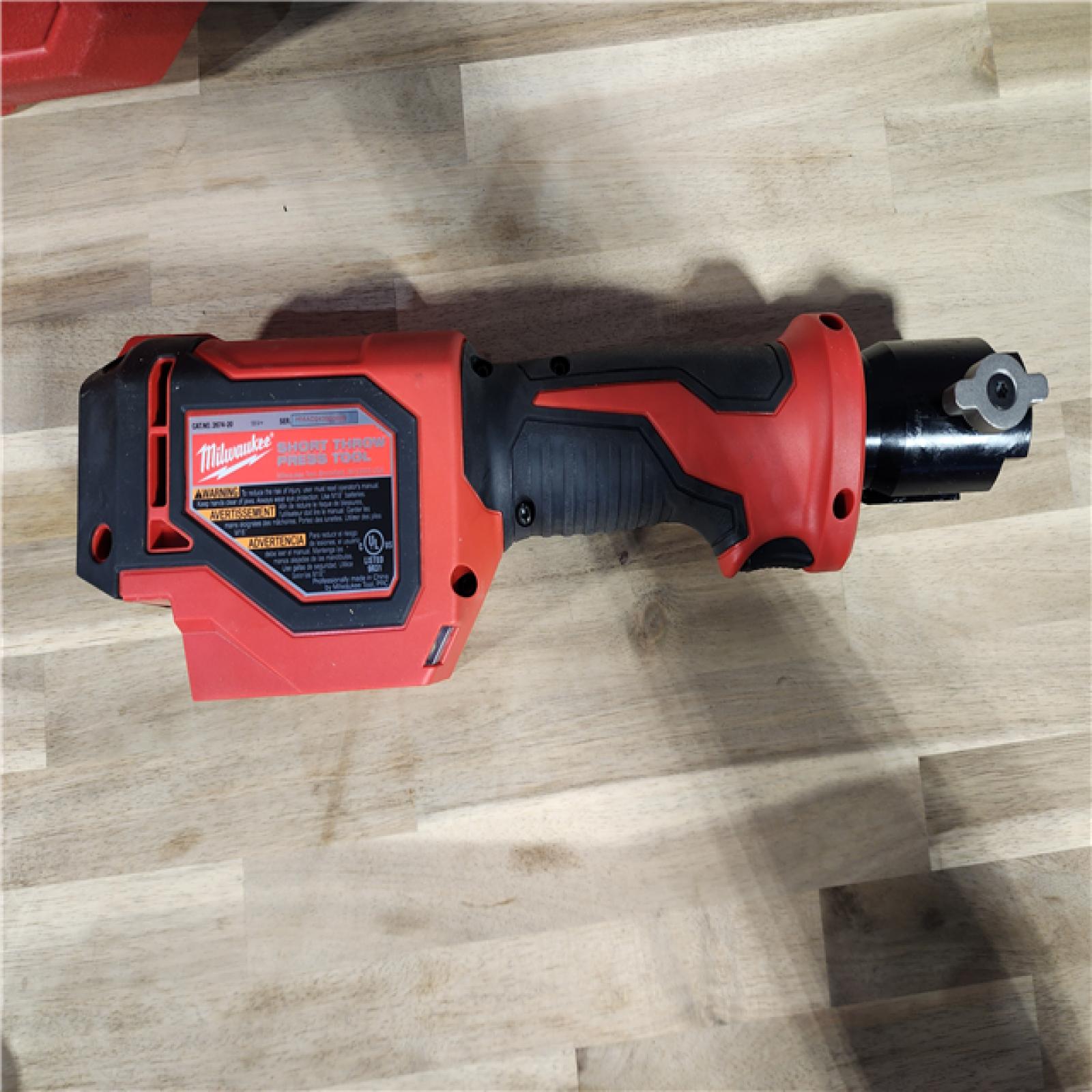 HOUSTON LOCATION - AS-IS M18 18V Lithium-Ion Cordless Short Throw Press Tool Kit with 3 PEX Crimp Jaws (2) 2.0 Ah Batteries and Charger