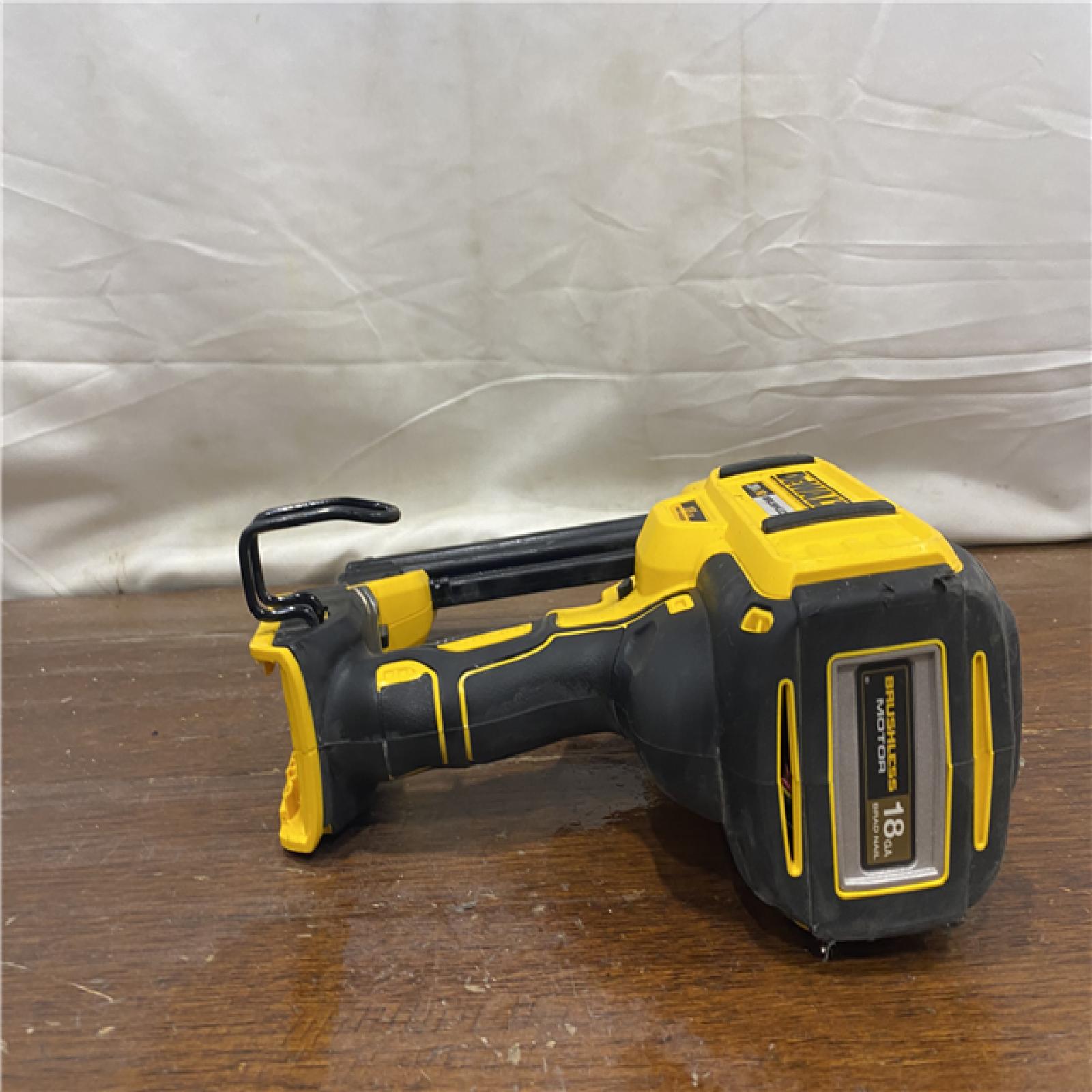 AS-IS DEWALT 20V MAX XR 18 Gauge Brad Nailer Kit