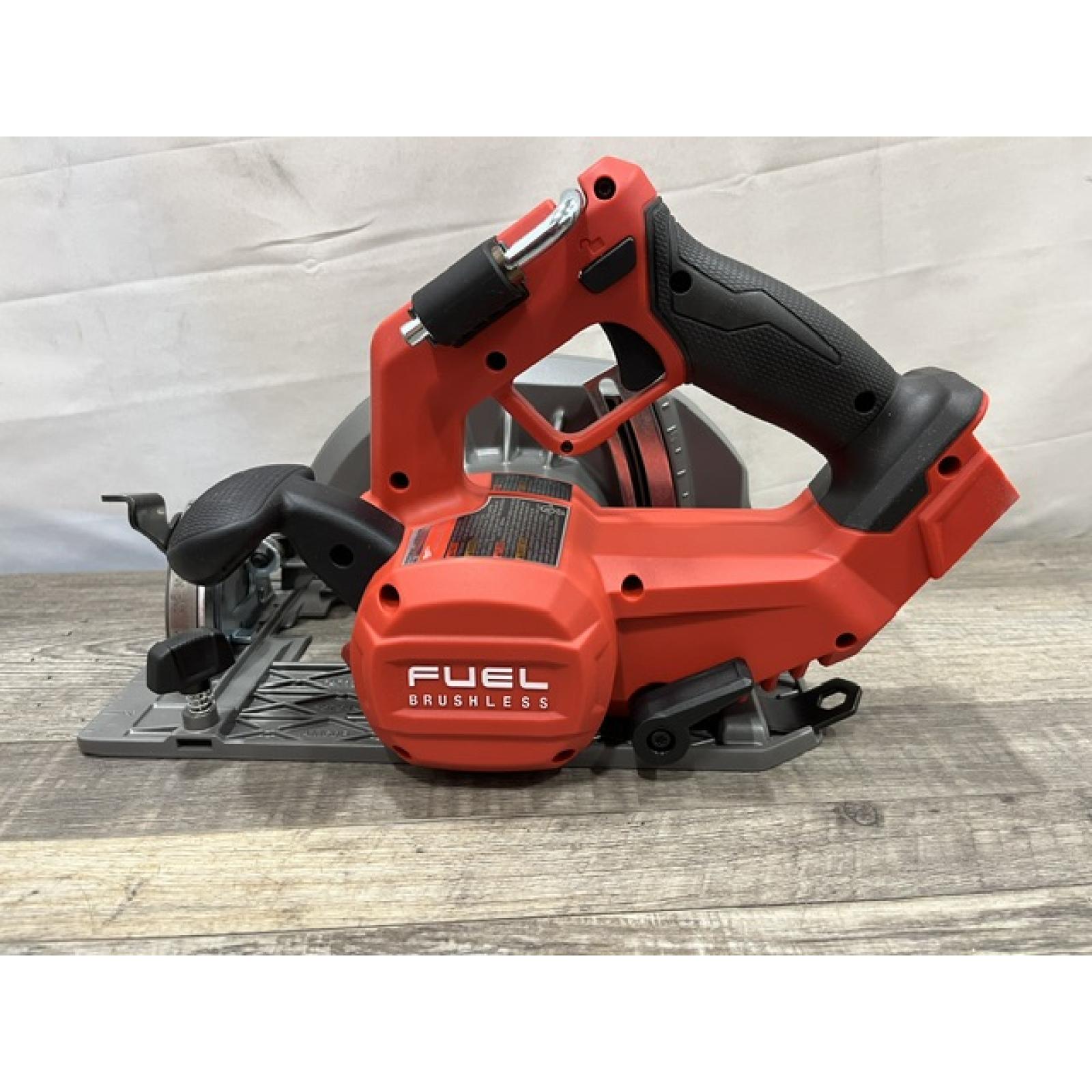 AS-IS Milwaukee FUEL 18V Lithium-Ion Brushless Cordless 7-1/4 in. Circular Saw Kit
